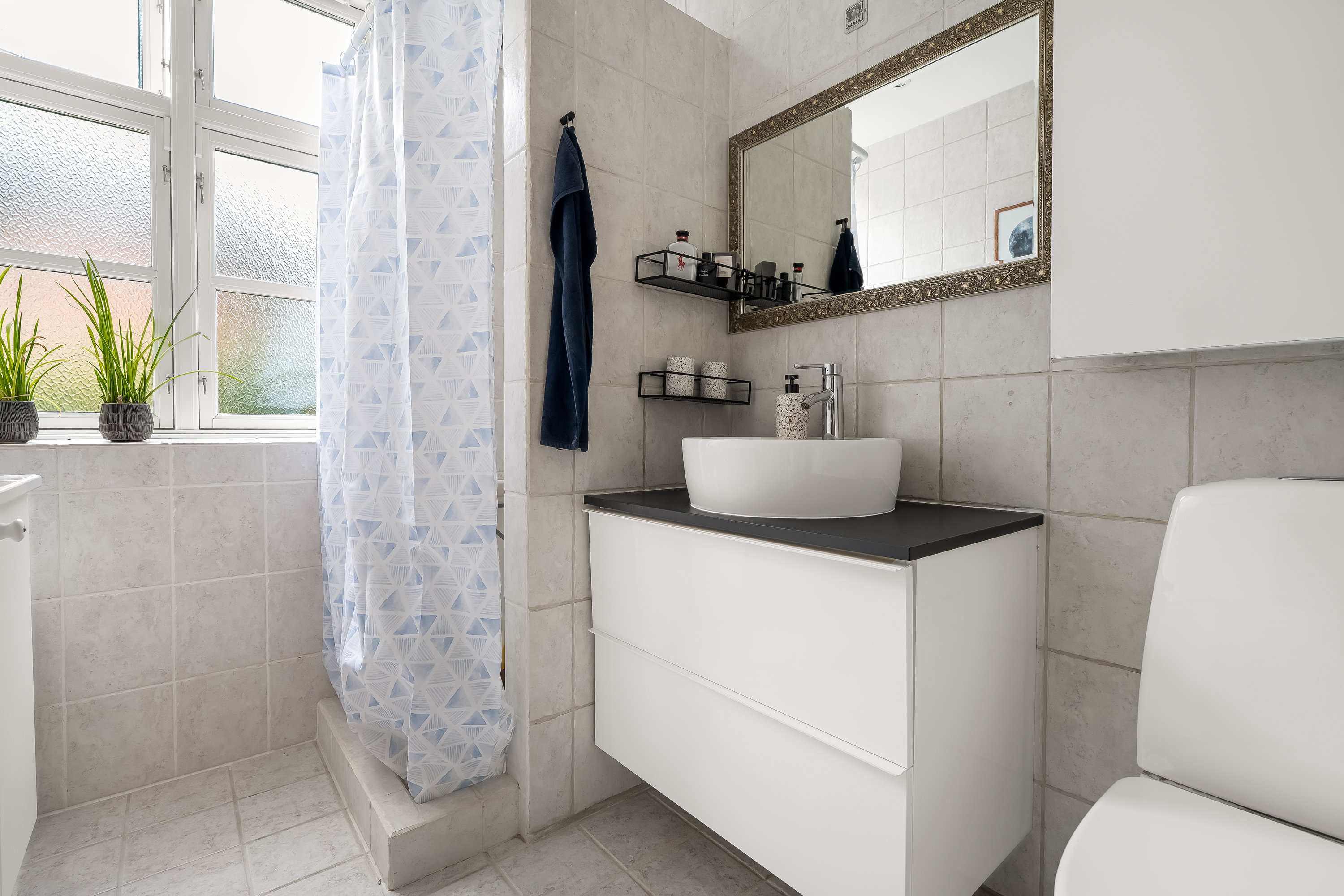 Fremhævet badeværelse billede i fuldskærmstilstand. Billede af Langesvej 5, st.., 3400 Hillerød