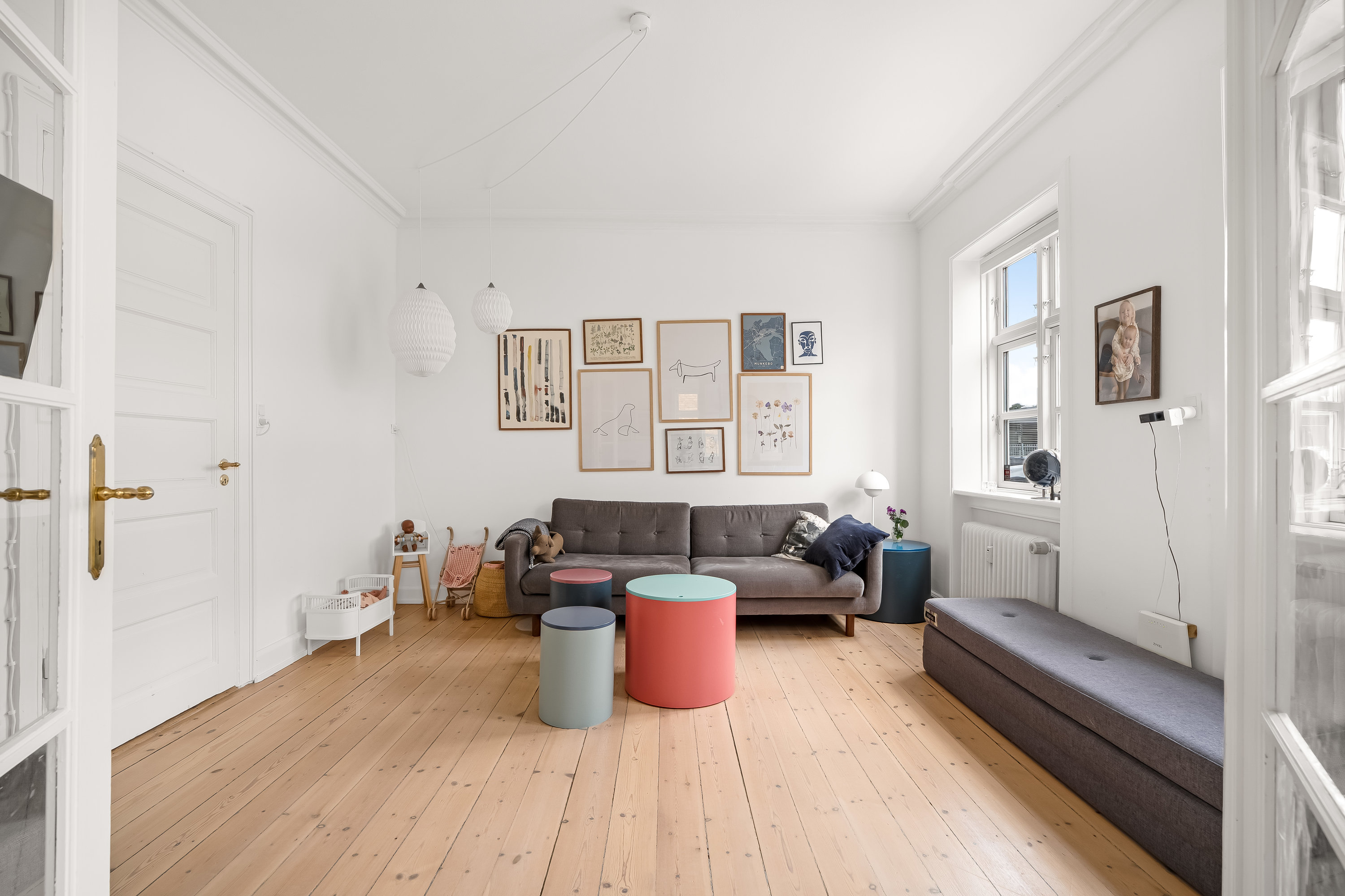 Fremhævet stue billede i fuldskærmstilstand. Billede af Langesvej 5, st.., 3400 Hillerød