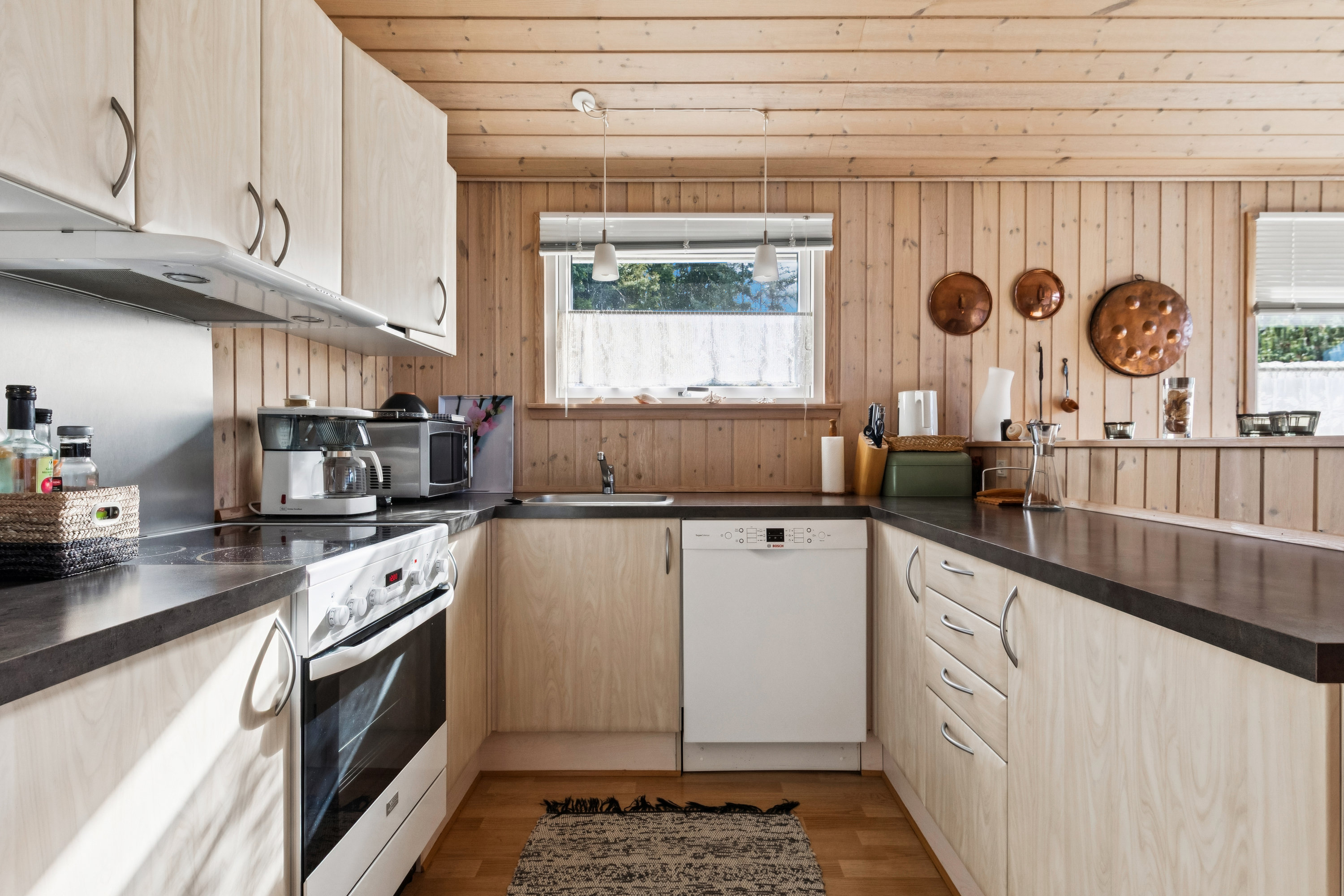 Fremhævet køkken billede i fuldskærmstilstand. Billede af Mågevej 40, Fuglslev, 8400 Ebeltoft