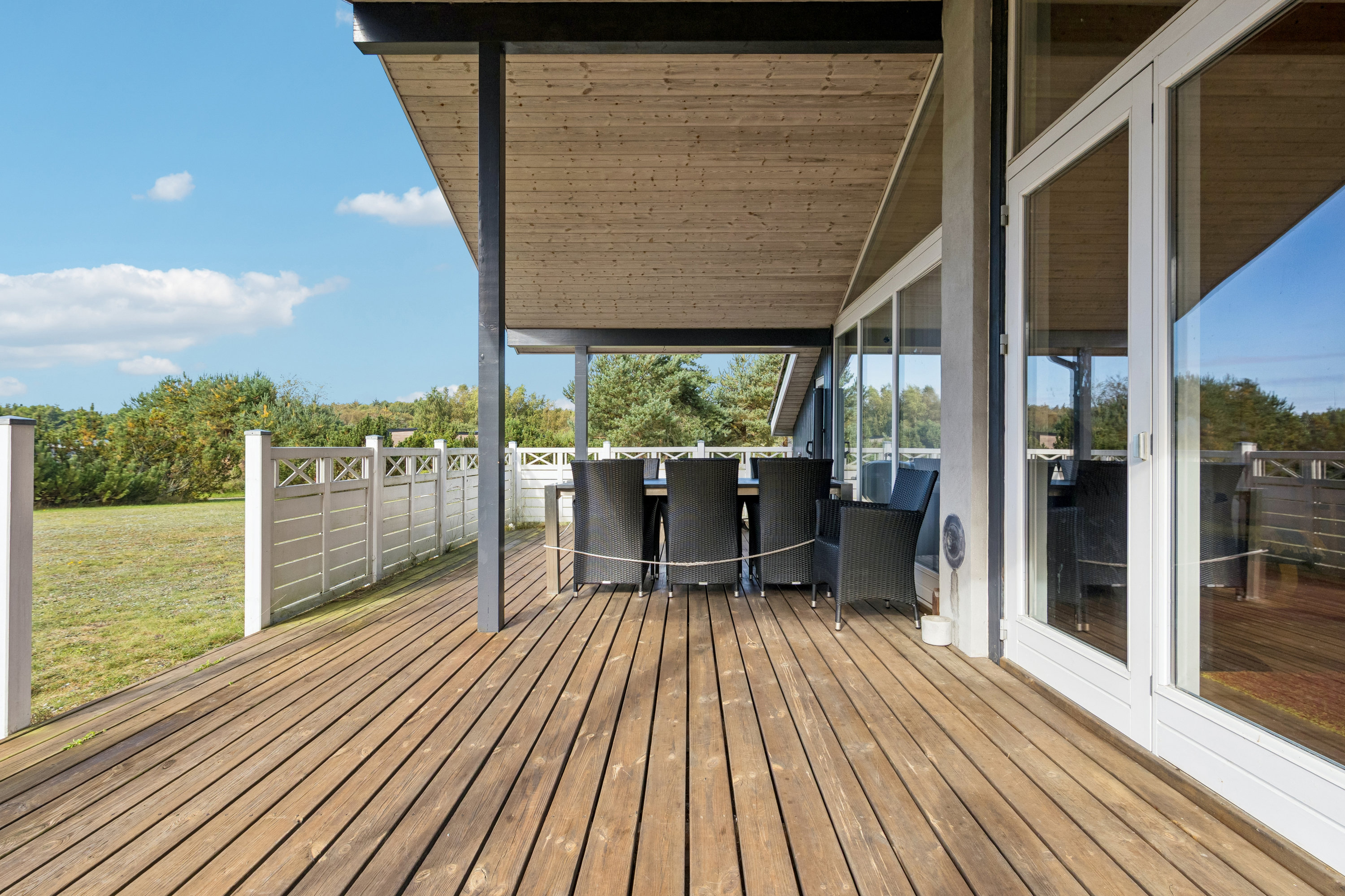 Fremhævet terrasse billede i fuldskærmstilstand. Billede af Mågevej 40, Fuglslev, 8400 Ebeltoft