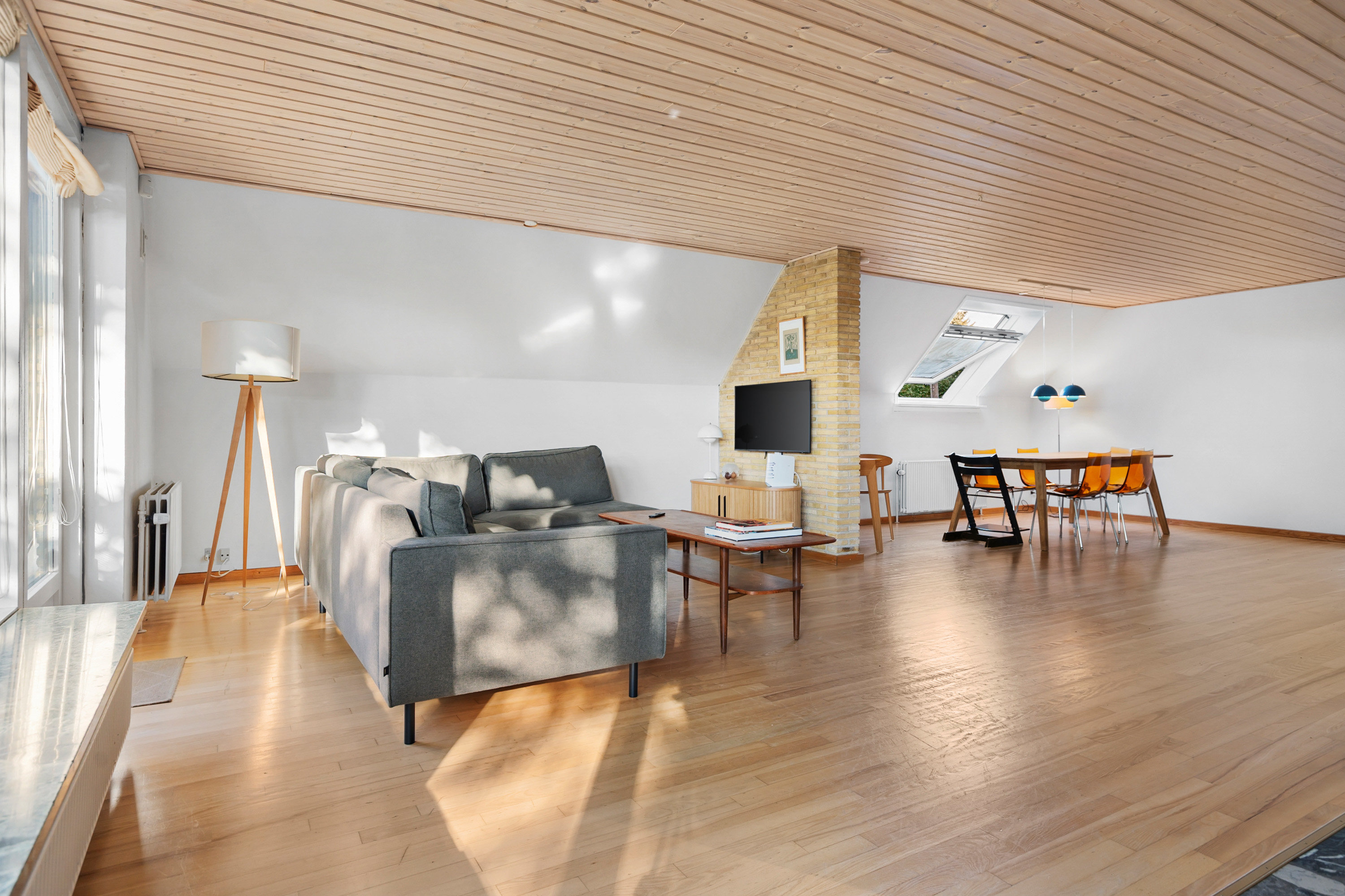 Fremhævet stue billede i fuldskærmstilstand. Billede af Pæremosevej 34, 2750 Ballerup