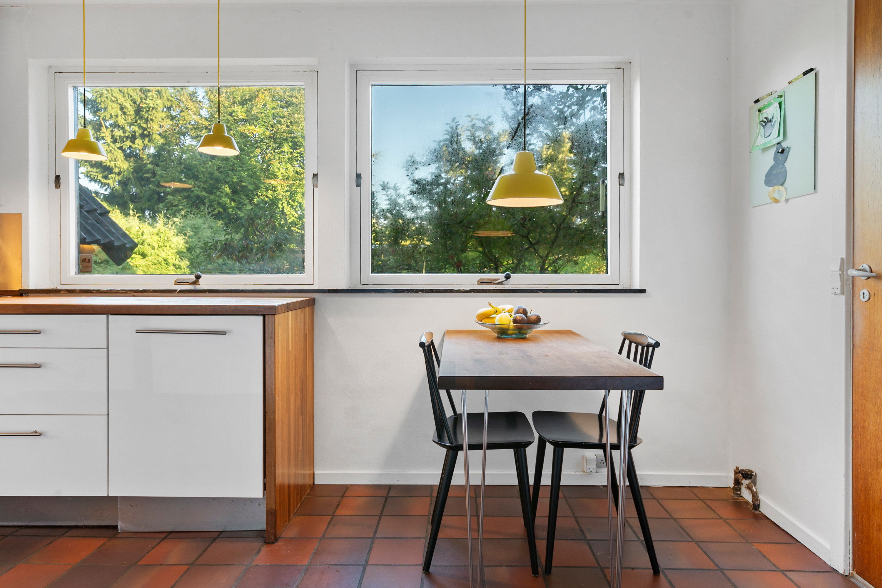 Fremhævet køkken billede i fuldskærmstilstand. Billede af Pæremosevej 34, 2750 Ballerup