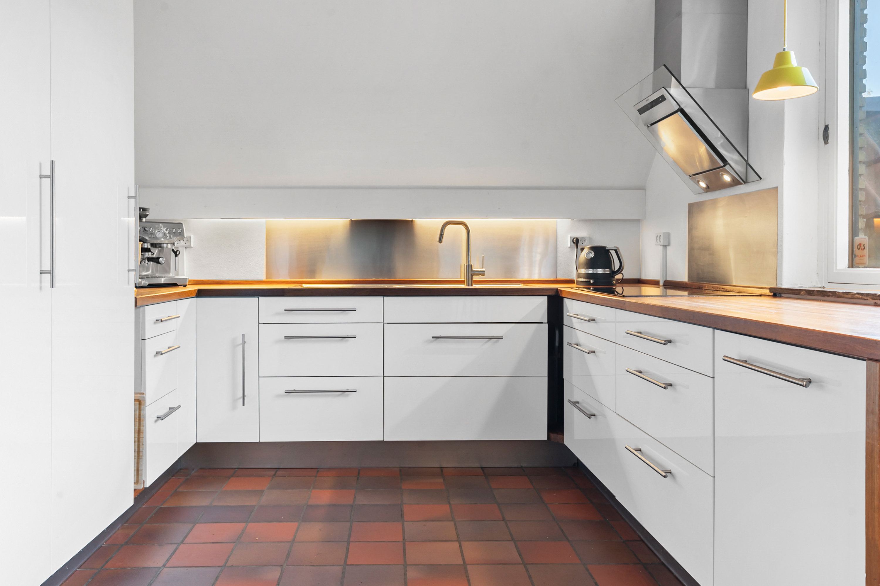 Fremhævet køkken billede i fuldskærmstilstand. Billede af Pæremosevej 34, 2750 Ballerup