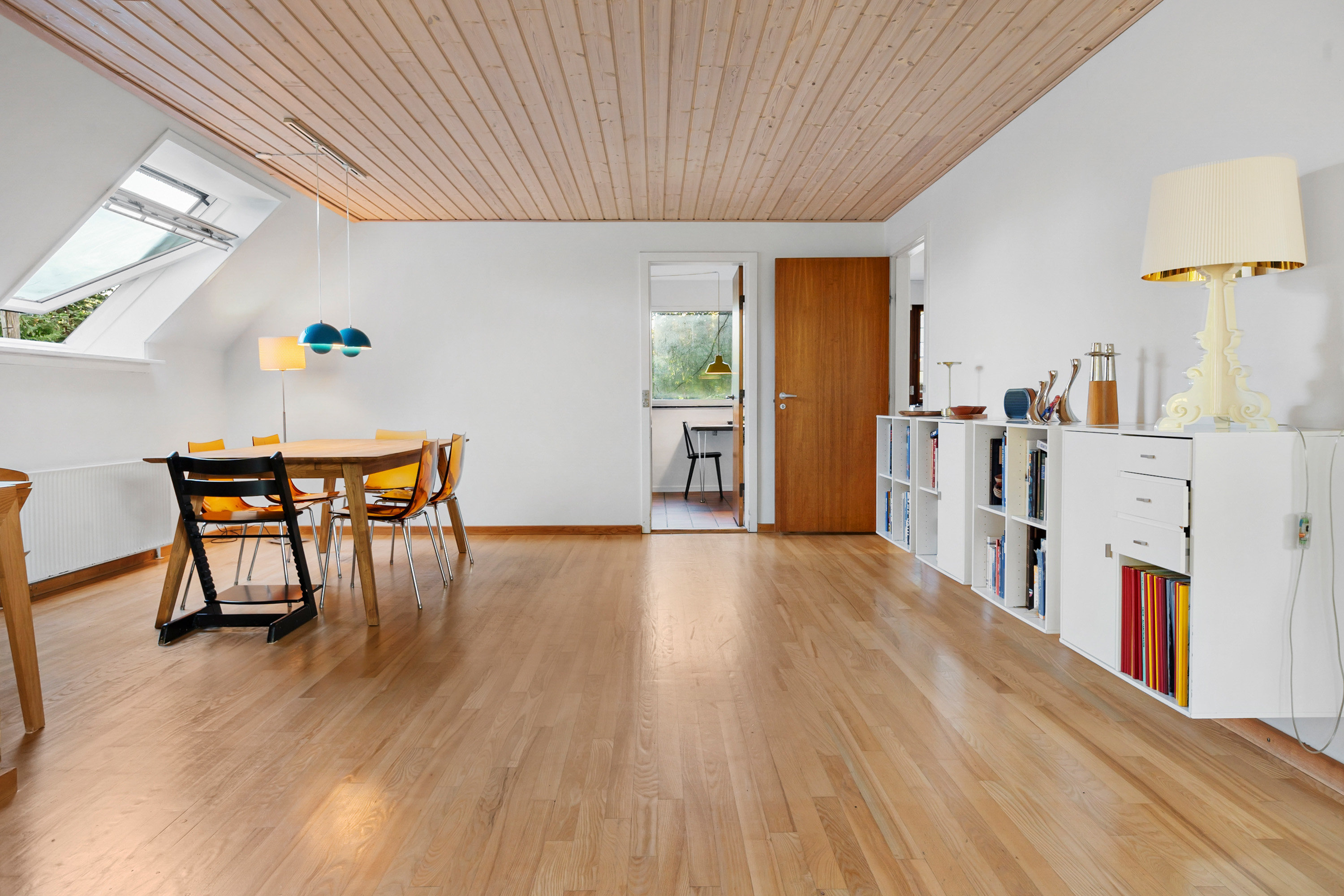 Fremhævet stue billede i fuldskærmstilstand. Billede af Pæremosevej 34, 2750 Ballerup