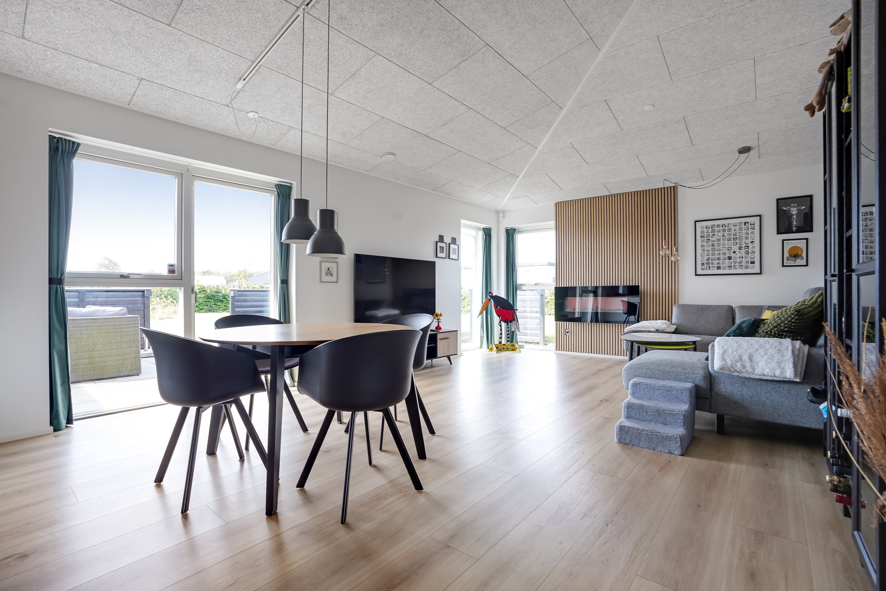 Fremhævet stue billede i fuldskærmstilstand. Billede af Langhusvej 7, 7300 Jelling