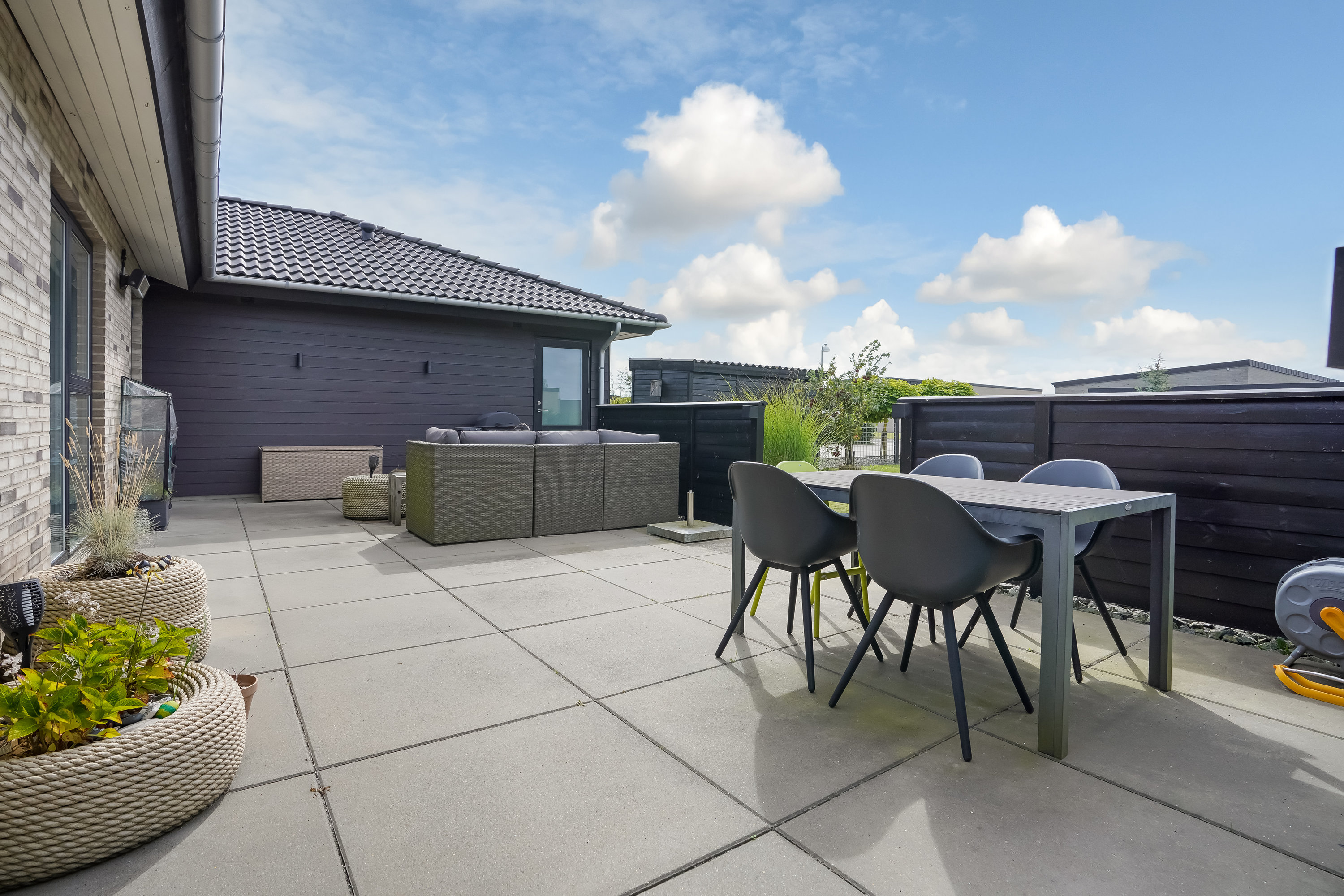 Fremhævet terrasse billede i fuldskærmstilstand. Billede af Langhusvej 7, 7300 Jelling