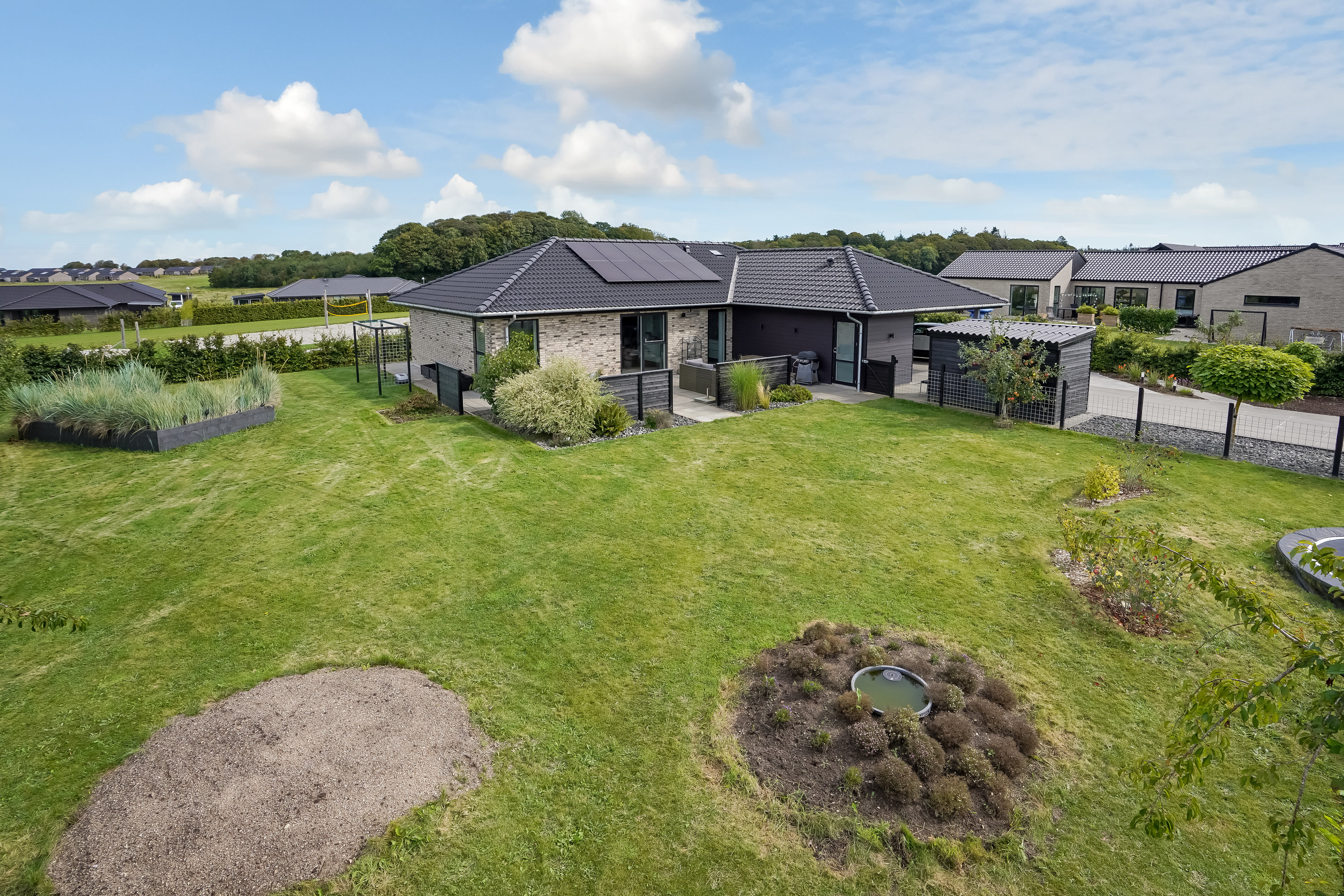 Fremhævet ejendommen billede i fuldskærmstilstand. Billede af Langhusvej 7, 7300 Jelling