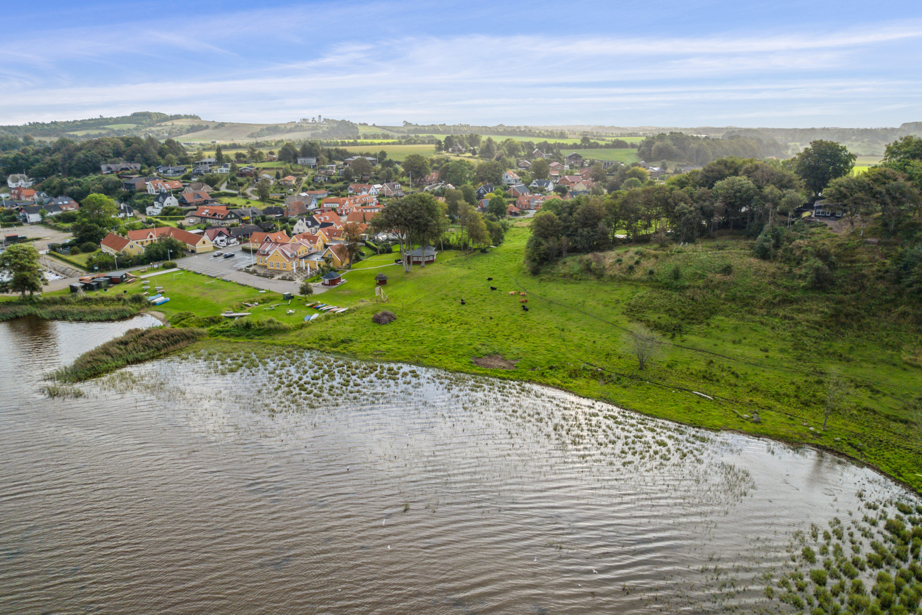 Fremhævet omgivelser billede i fuldskærmstilstand. Billede af Svanevej 4A, Hjarbæk, 8831 Løgstrup