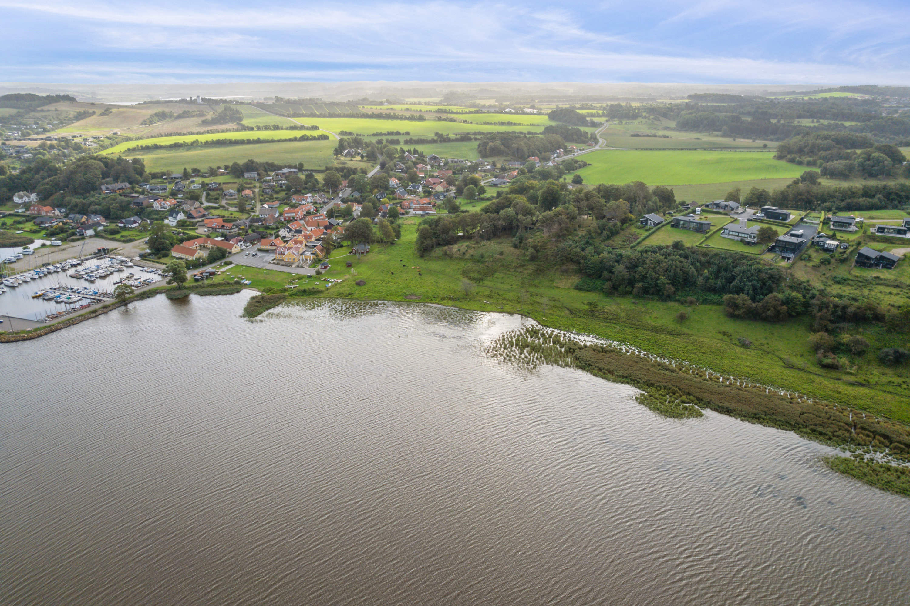 Fremhævet luftfoto billede i fuldskærmstilstand. Billede af Svanevej 4A, Hjarbæk, 8831 Løgstrup