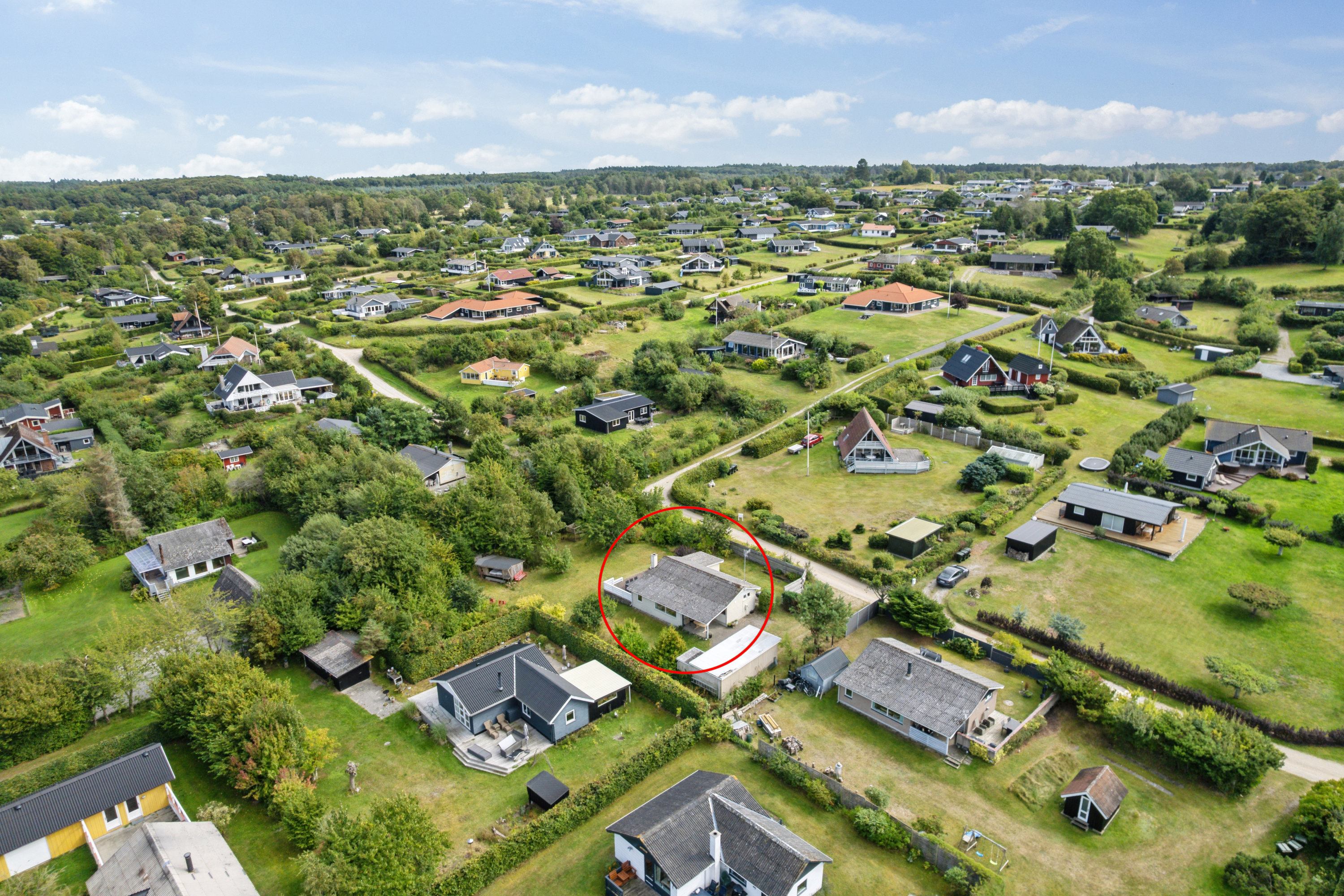 Fremhævet luftfoto billede i fuldskærmstilstand. Billede af Egholmvej 11, Bønnerup Strand, 8585 Glesborg