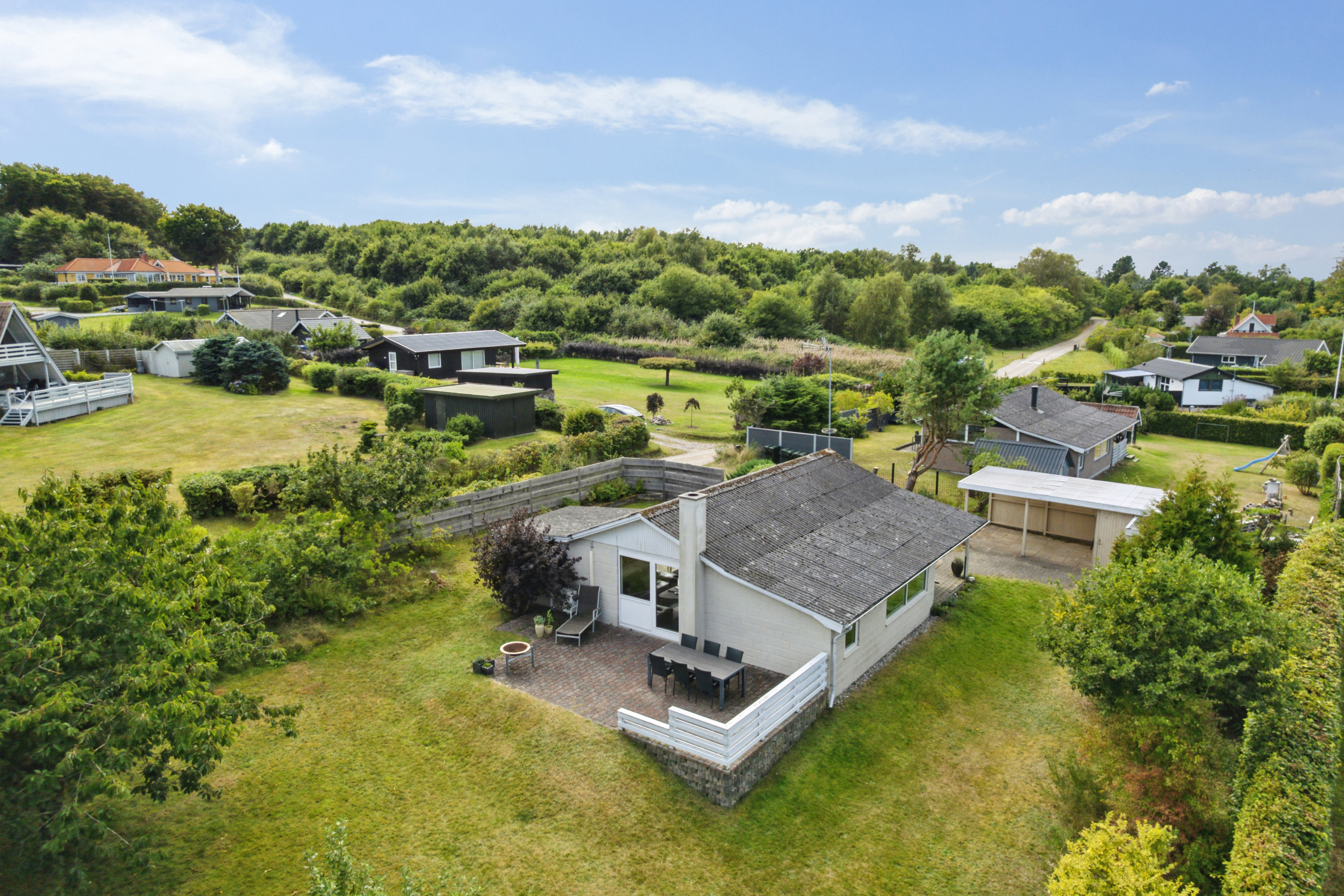 Fremhævet luftfoto billede i fuldskærmstilstand. Billede af Egholmvej 11, Bønnerup Strand, 8585 Glesborg
