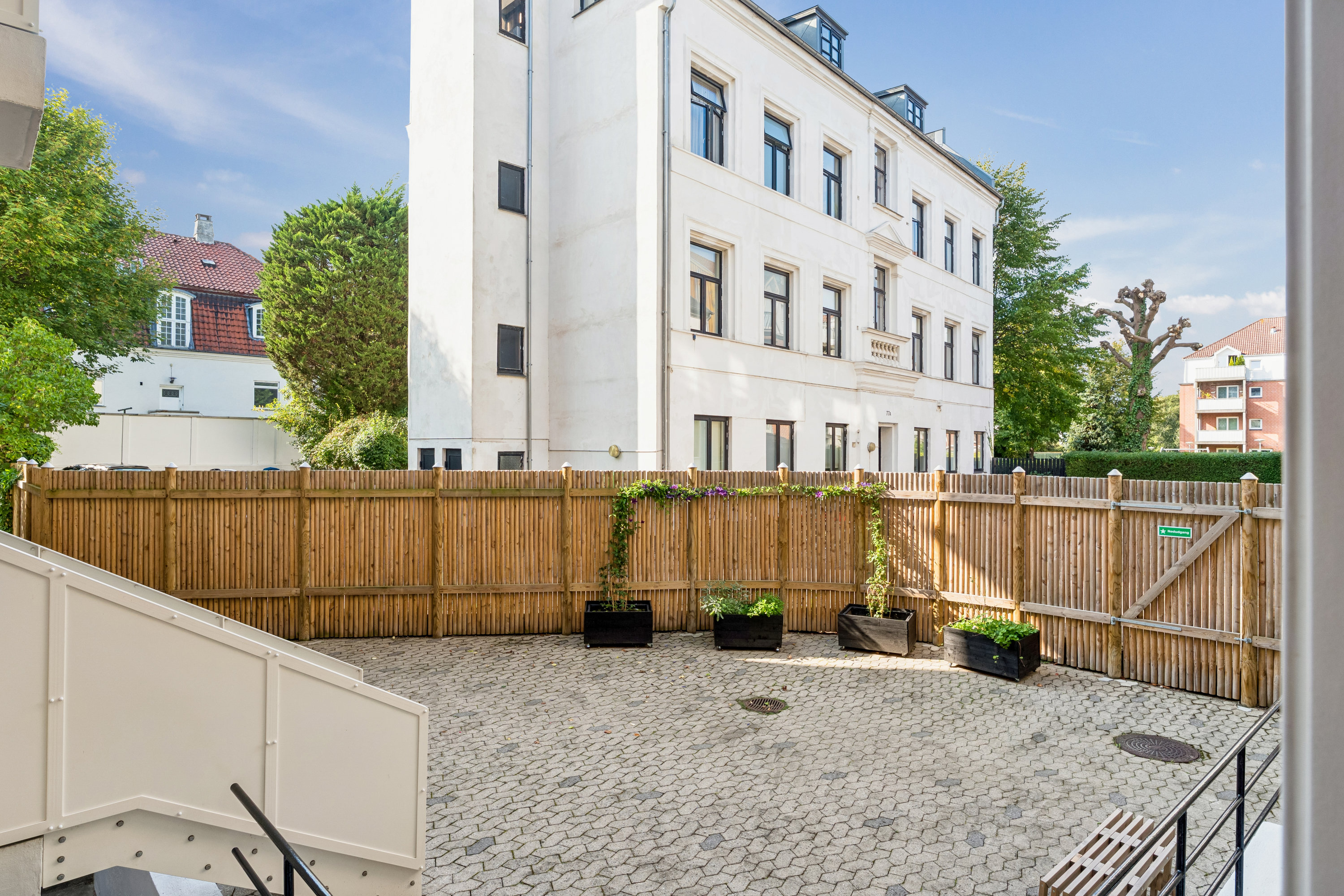 Fremhævet altan billede i fuldskærmstilstand. Billede af Strandvejen 75, st.. tv., 2100 København Ø