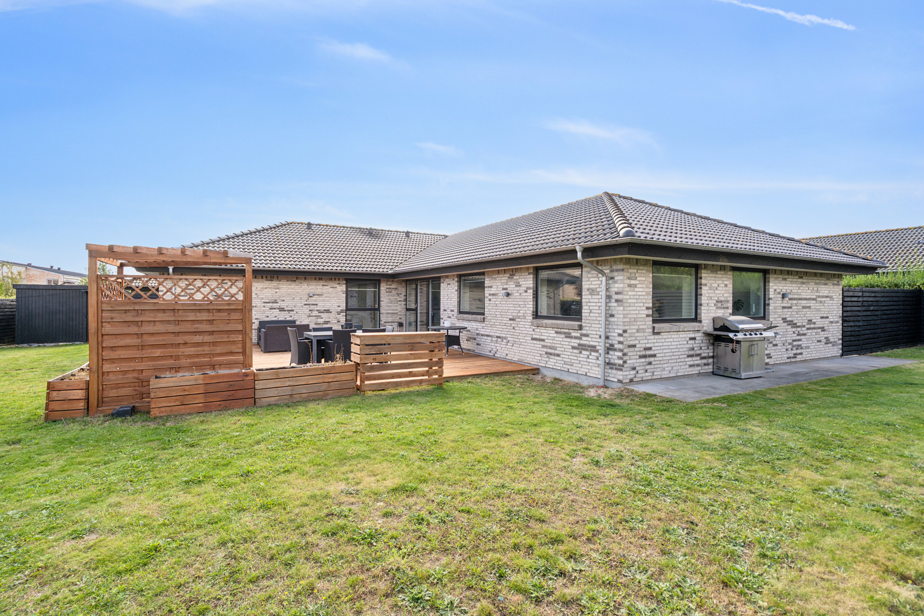 Fremhævet set fra haven billede i fuldskærmstilstand. Billede af Snedronningen 31, Seden, 5240 Odense NØ