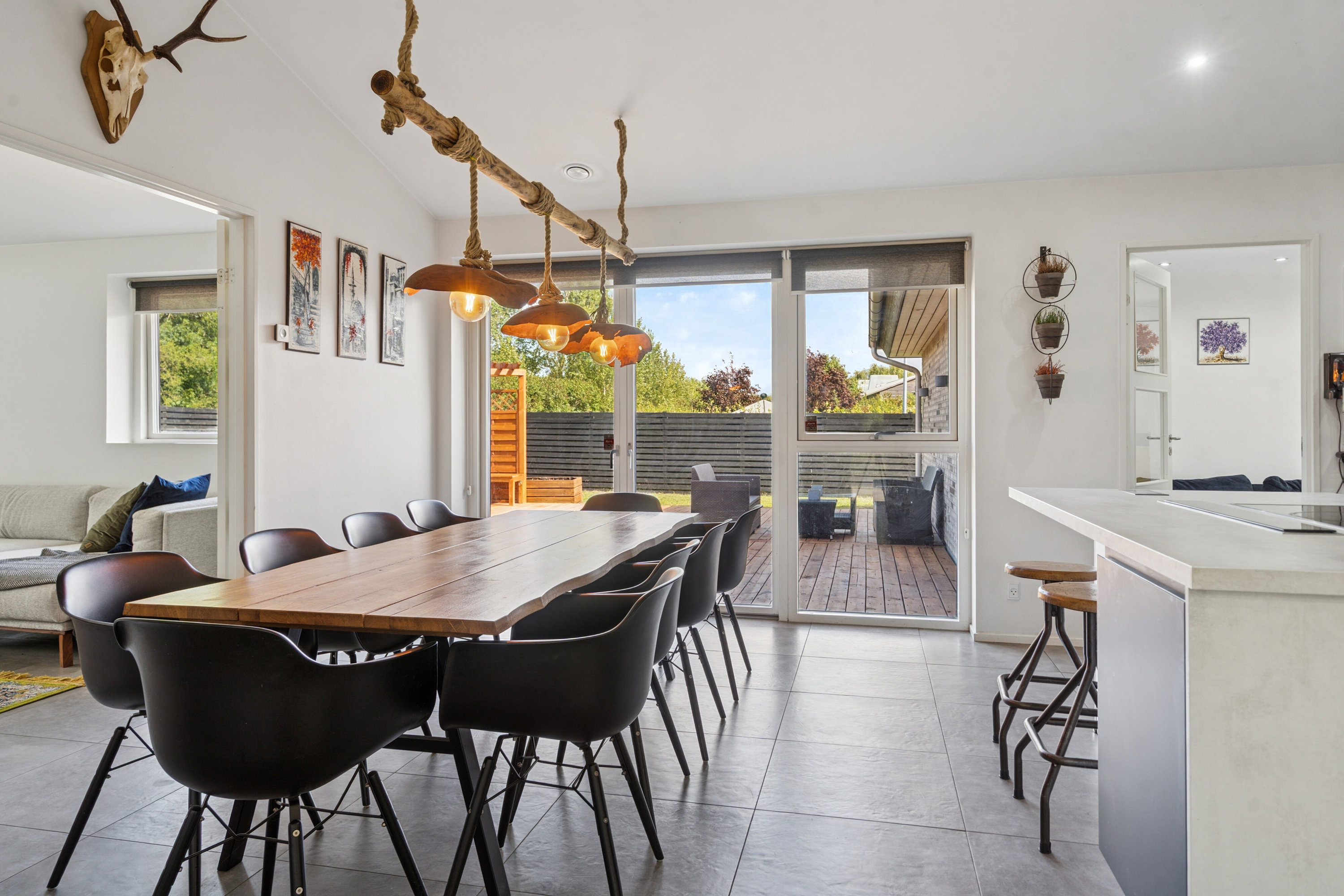 Fremhævet spisestue billede i fuldskærmstilstand. Billede af Snedronningen 31, Seden, 5240 Odense NØ