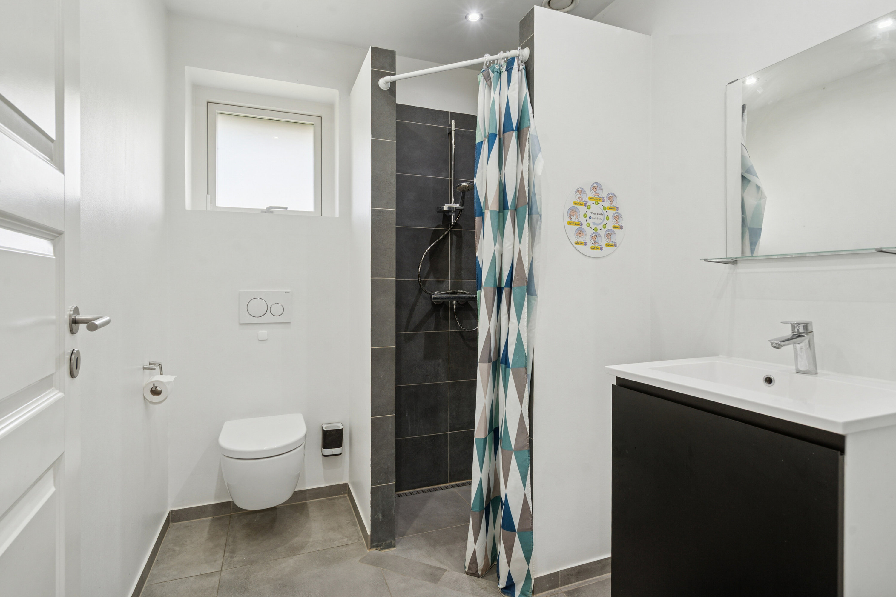 Fremhævet badeværelse billede i fuldskærmstilstand. Billede af Snedronningen 31, Seden, 5240 Odense NØ