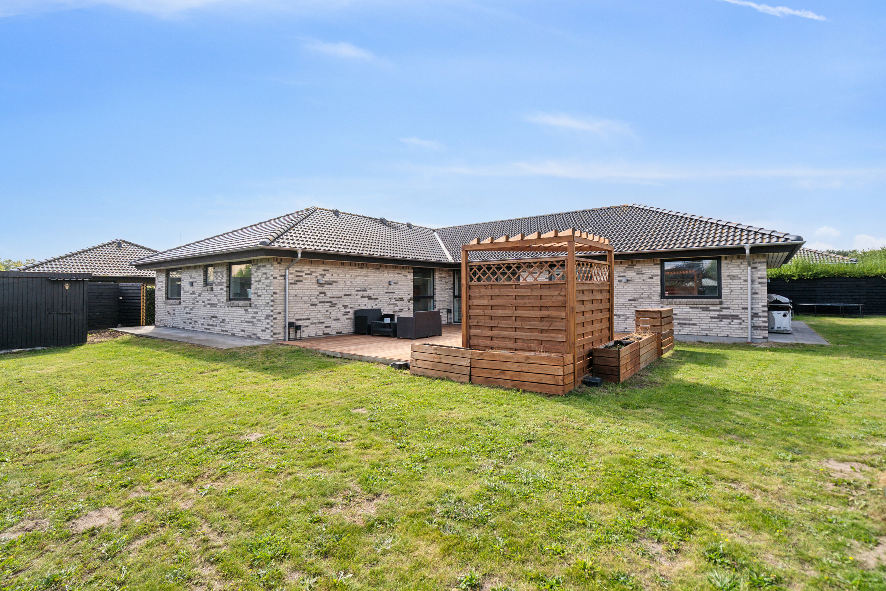 Fremhævet set fra haven billede i fuldskærmstilstand. Billede af Snedronningen 31, Seden, 5240 Odense NØ