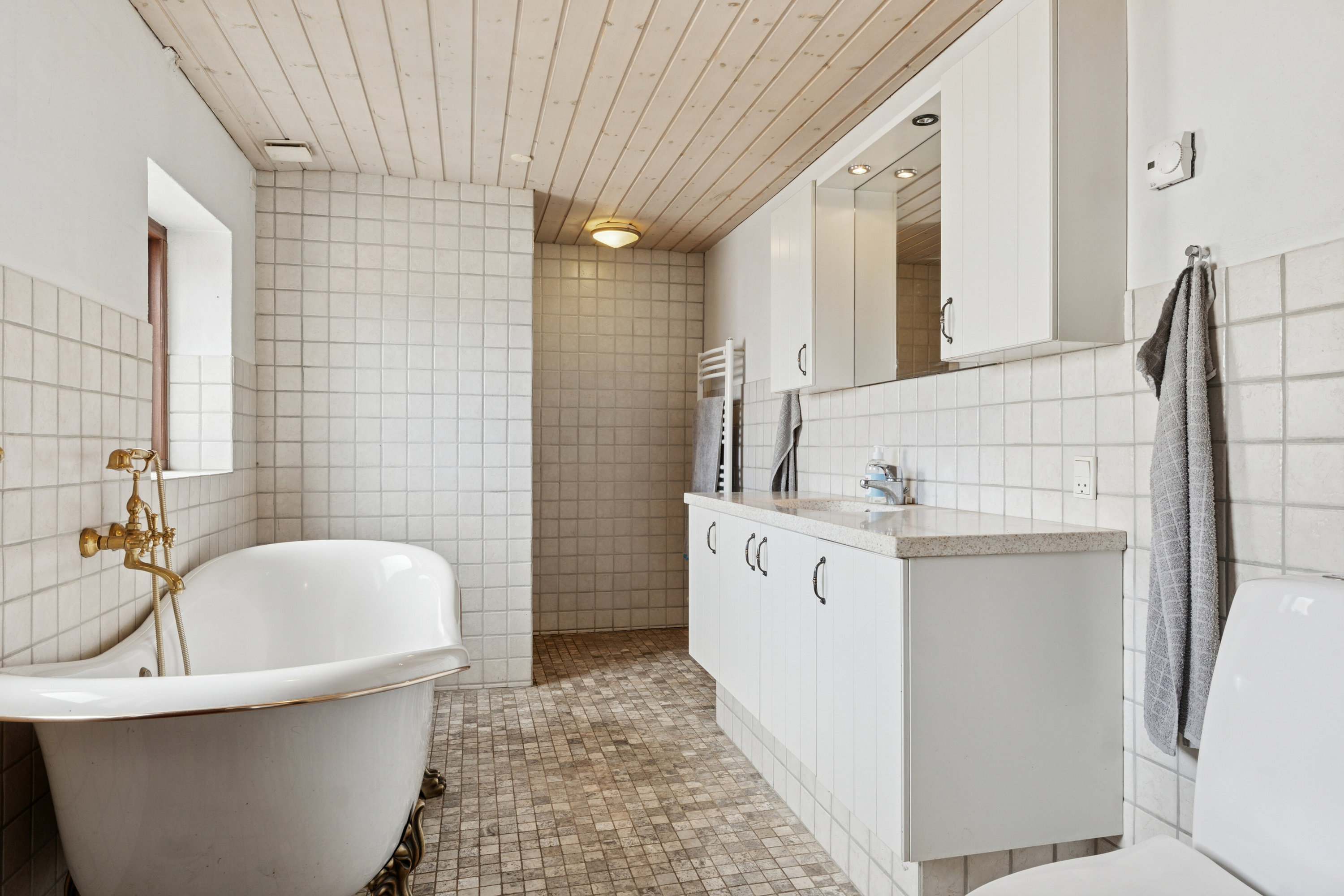 Fremhævet badeværelse billede i fuldskærmstilstand. Billede af Stokholmvej 146, 9870 Sindal