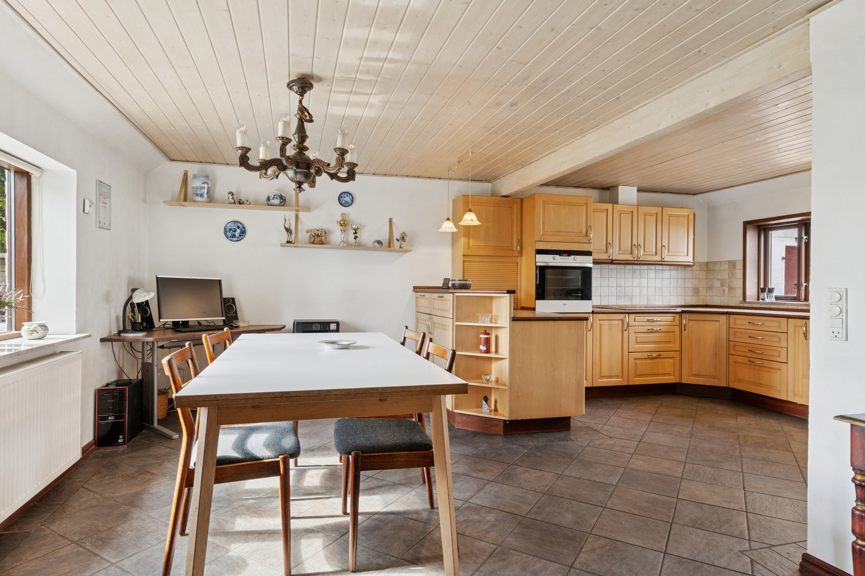 Fremhævet spisestue billede i fuldskærmstilstand. Billede af Stokholmvej 146, 9870 Sindal