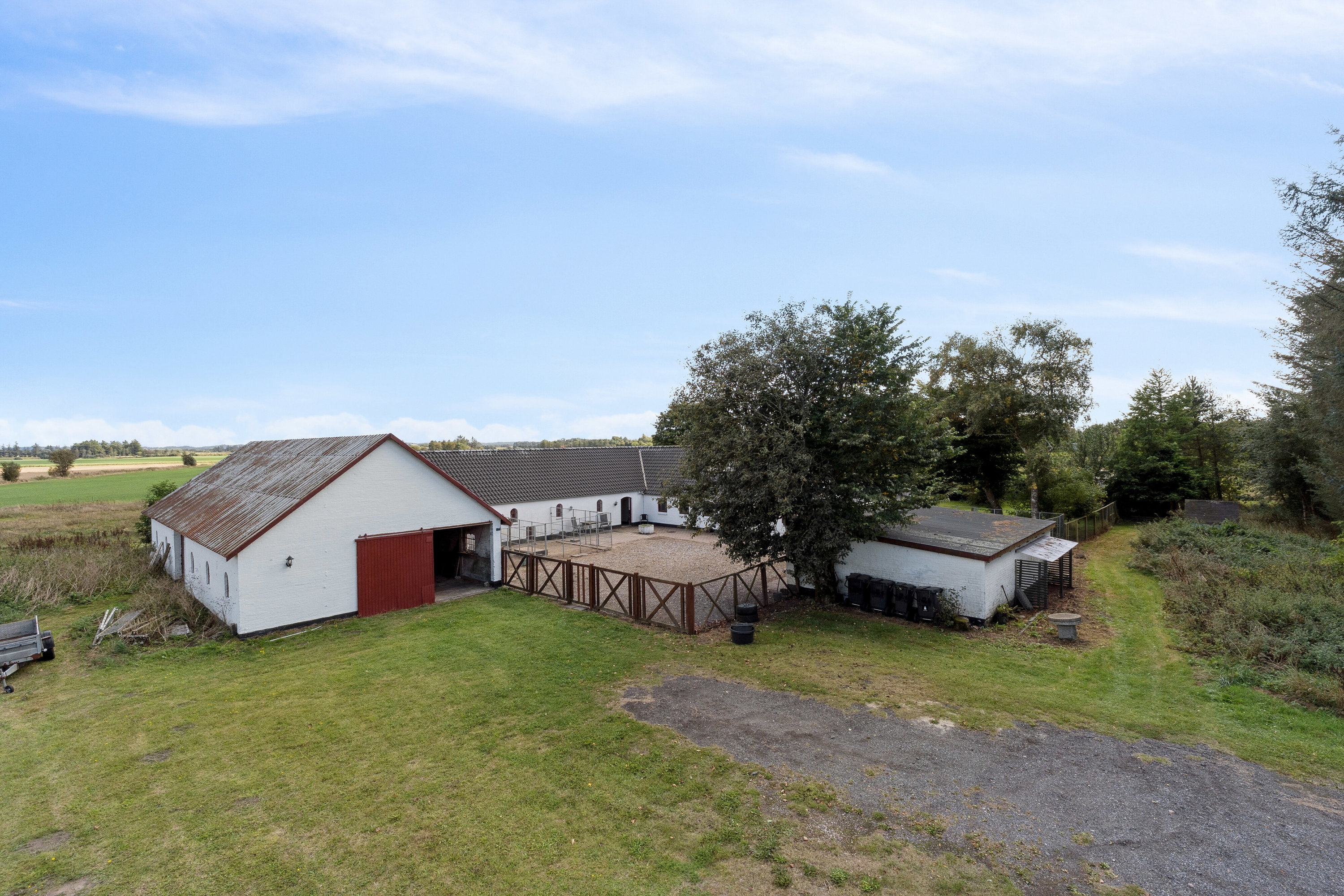 Miniaturebillede 2: set fra vejen. Billede af Stokholmvej 146, 9870 Sindal