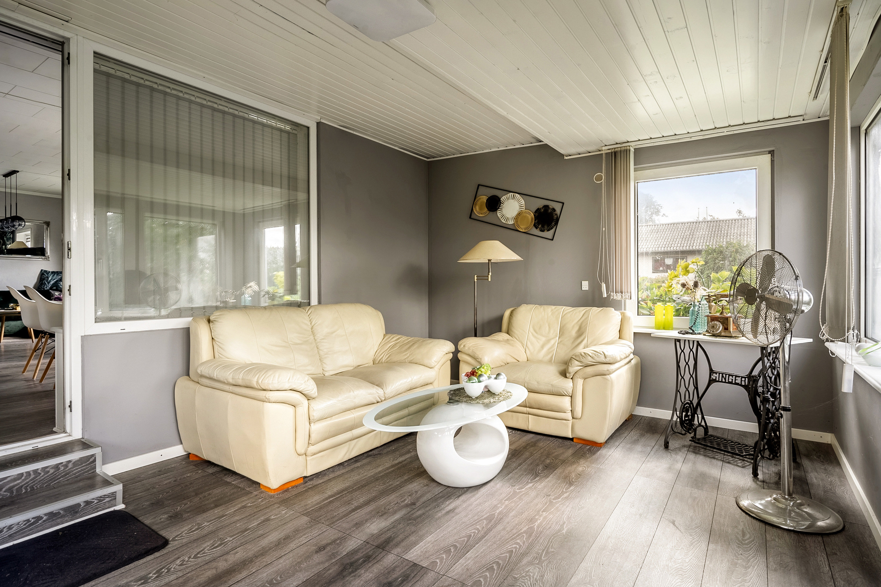 Fremhævet stue billede i fuldskærmstilstand. Billede af Bøgevej 3, 6862 Tistrup