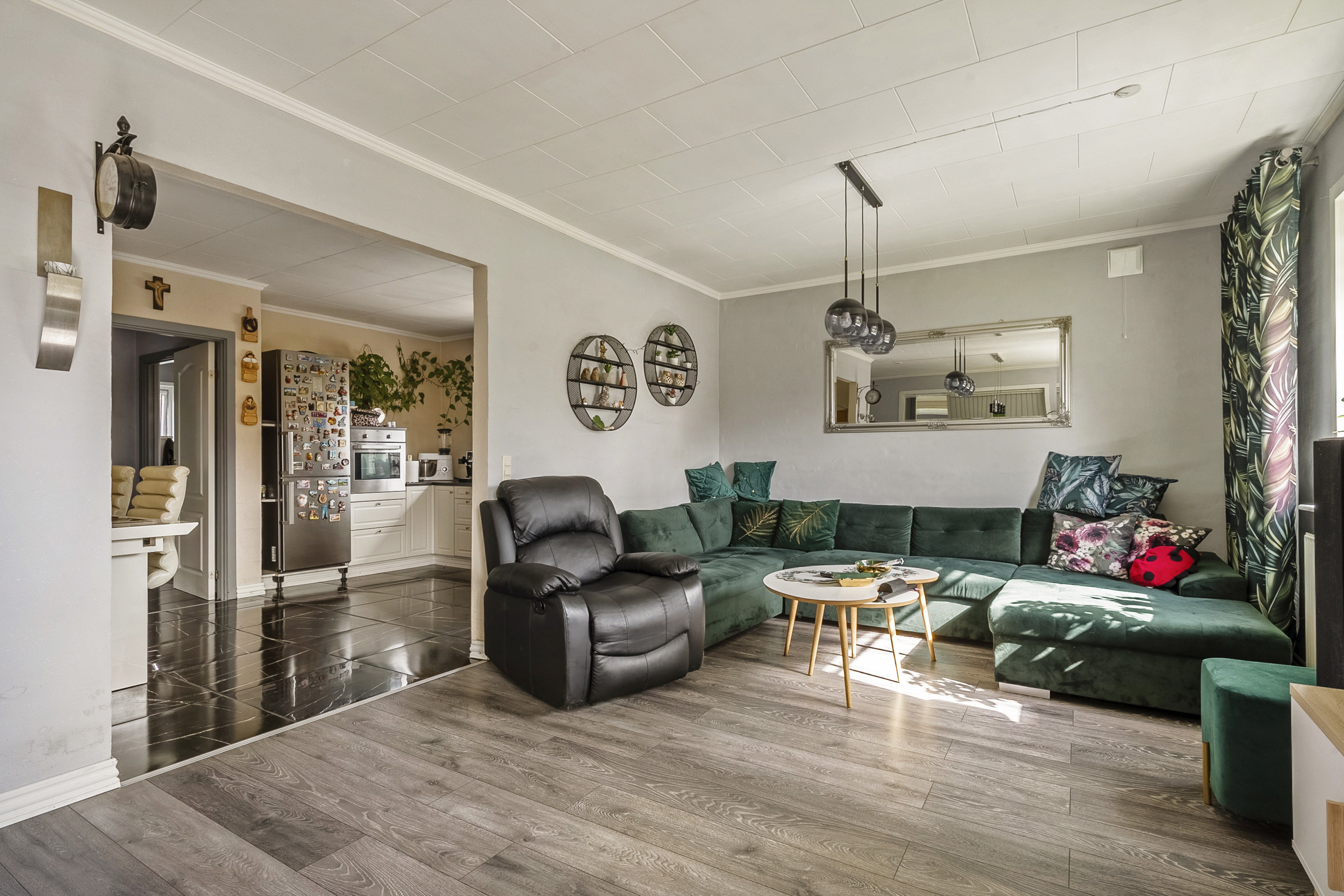 Fremhævet stue billede i fuldskærmstilstand. Billede af Bøgevej 3, 6862 Tistrup