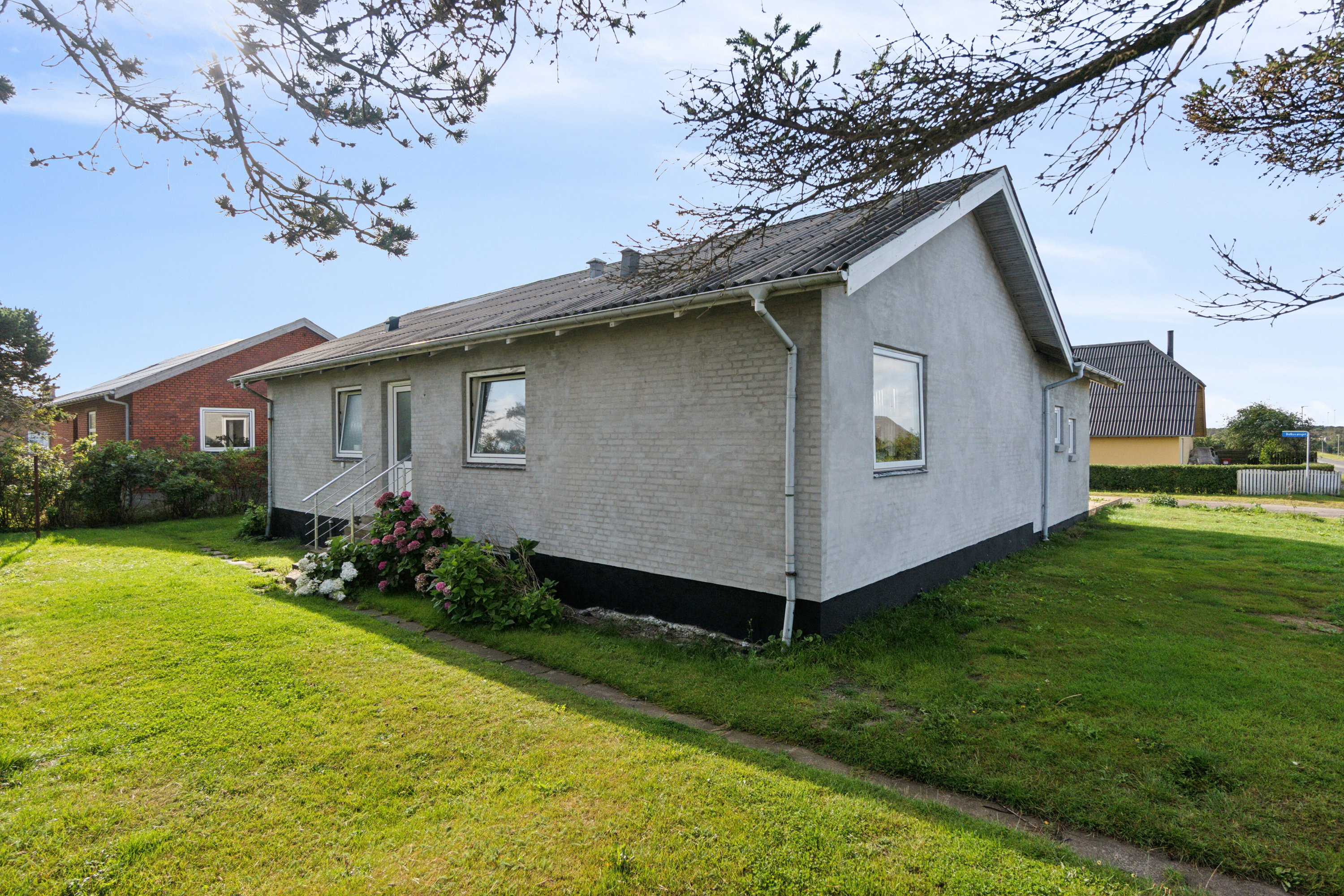 Miniaturebillede 2: set fra haven. Billede af Bellisvænget 1, 7730 Hanstholm