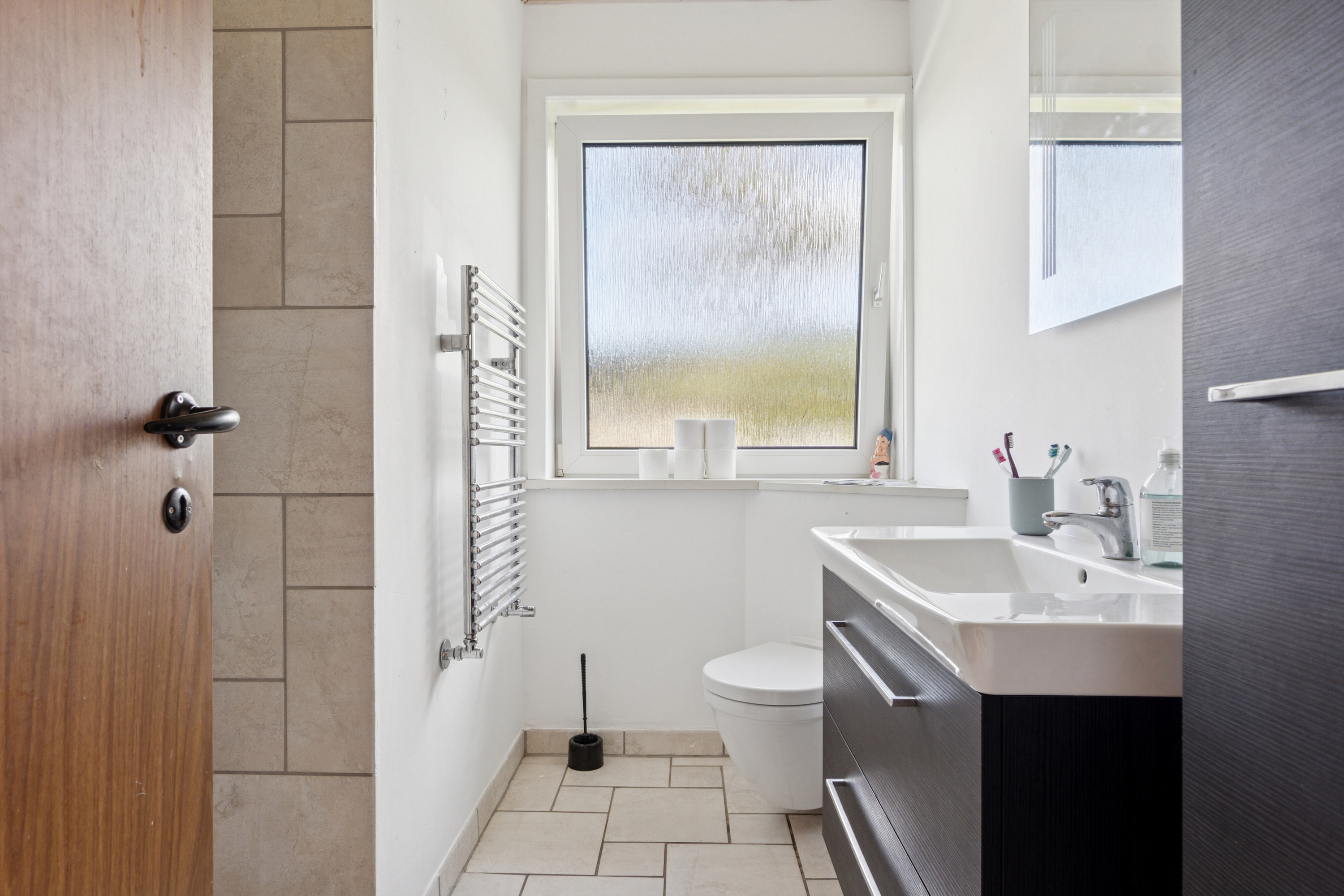 Fremhævet badeværelse billede i fuldskærmstilstand. Billede af Bellisvænget 1, 7730 Hanstholm