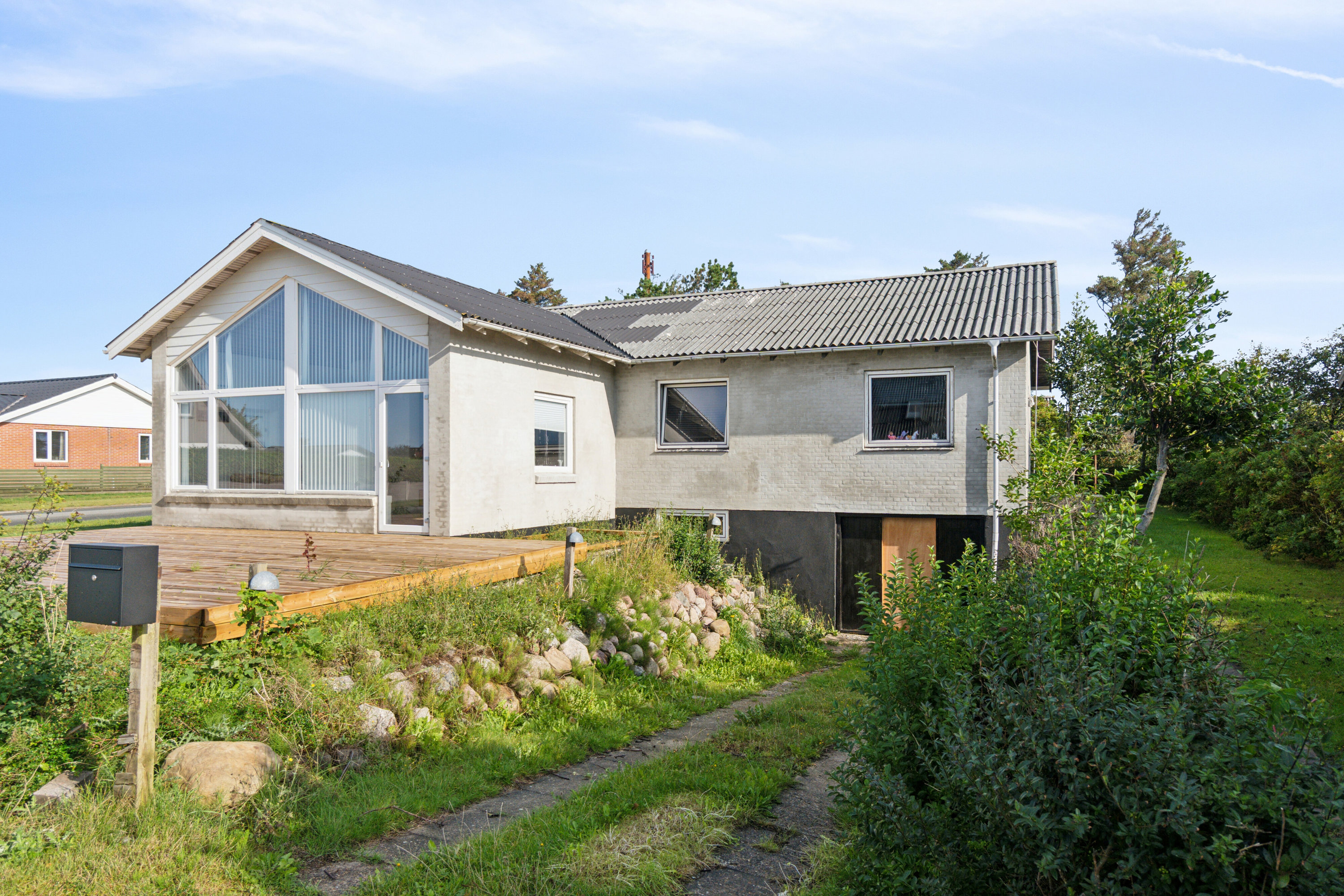 Fremhævet set fra haven billede i fuldskærmstilstand. Billede af Bellisvænget 1, 7730 Hanstholm