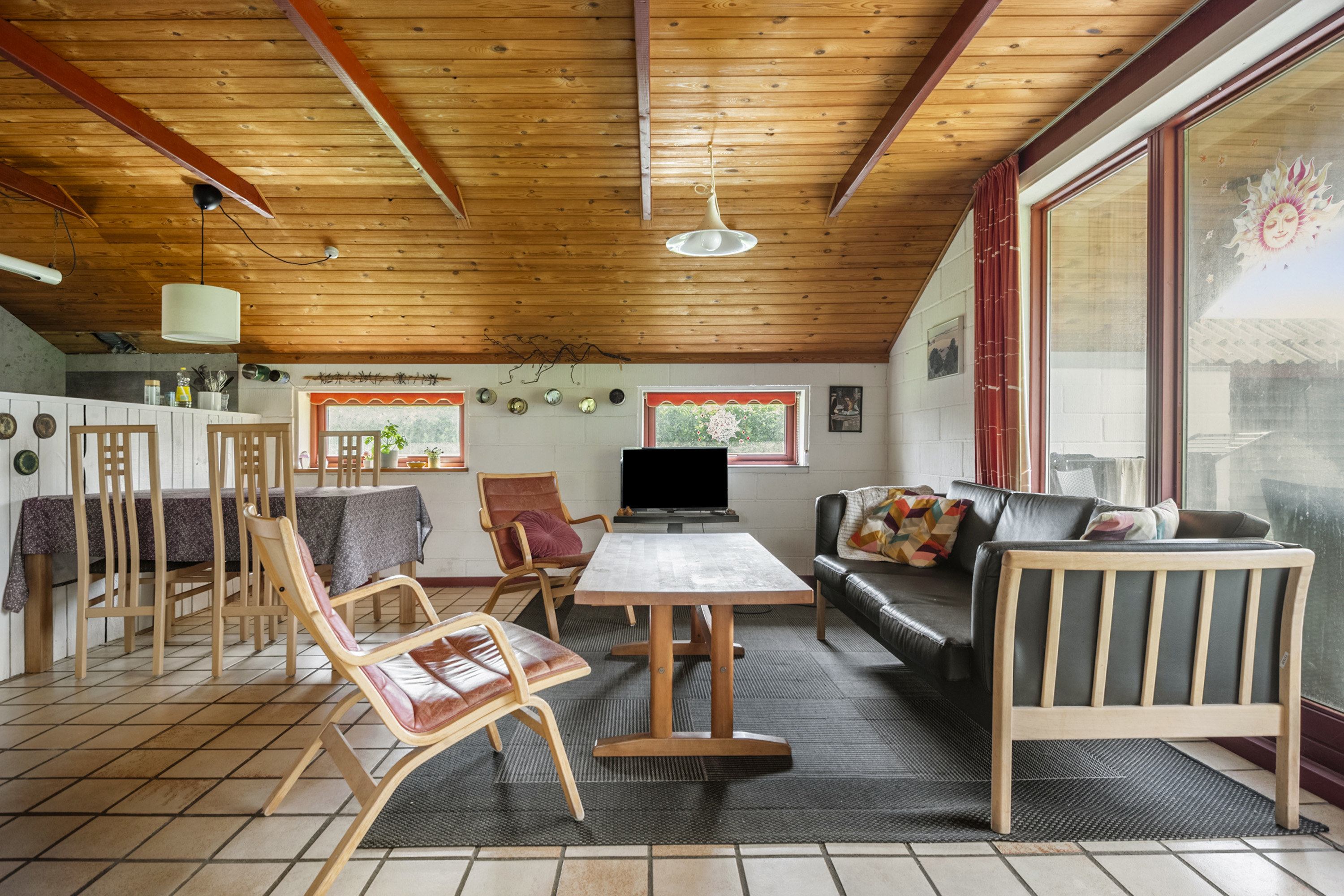 Fremhævet stue billede i fuldskærmstilstand. Billede af Engagervej 78, Dyngby Strand, 8300 Odder