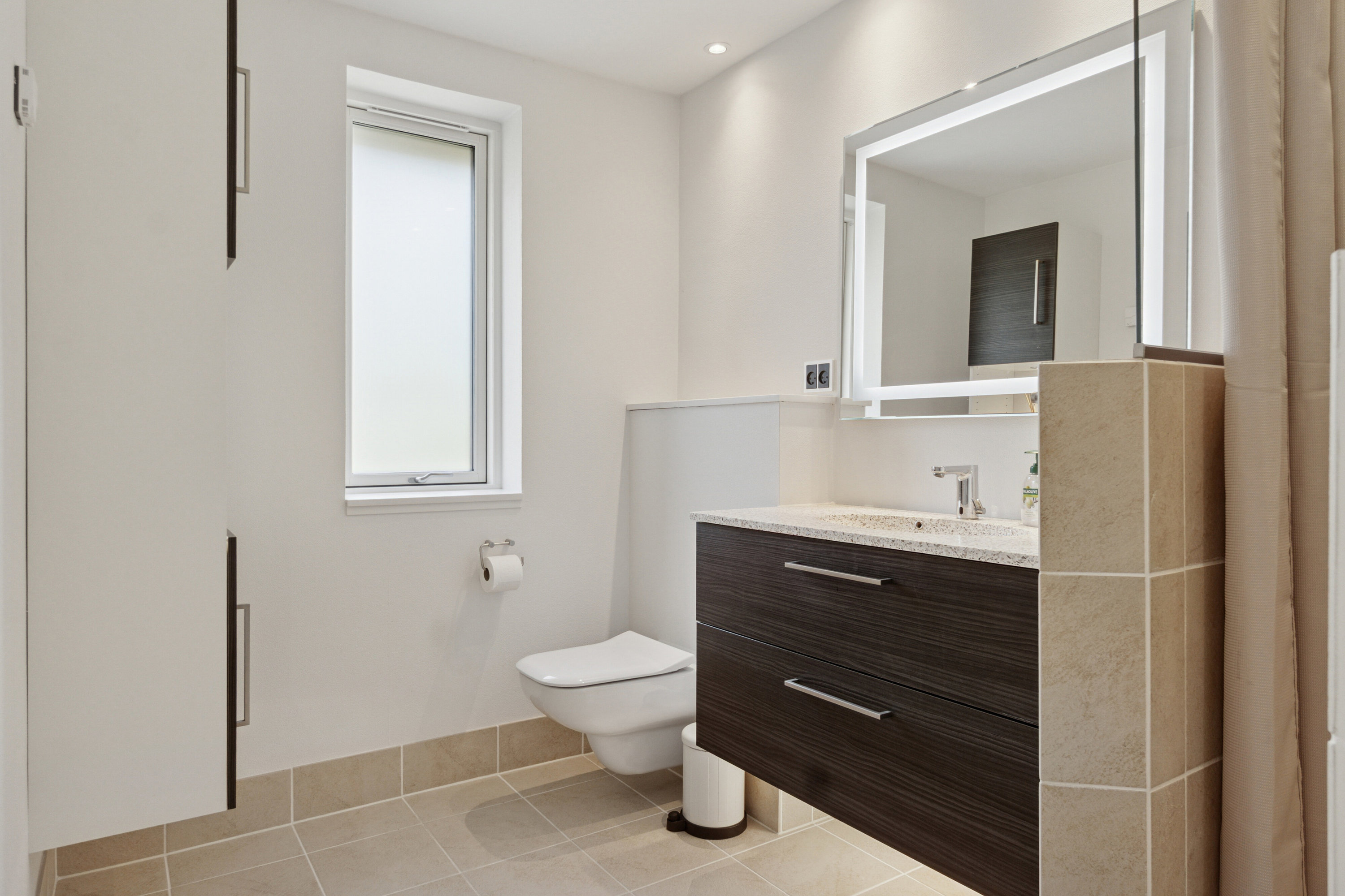 Fremhævet badeværelse billede i fuldskærmstilstand. Billede af Ålandsvej 3, 4200 Slagelse