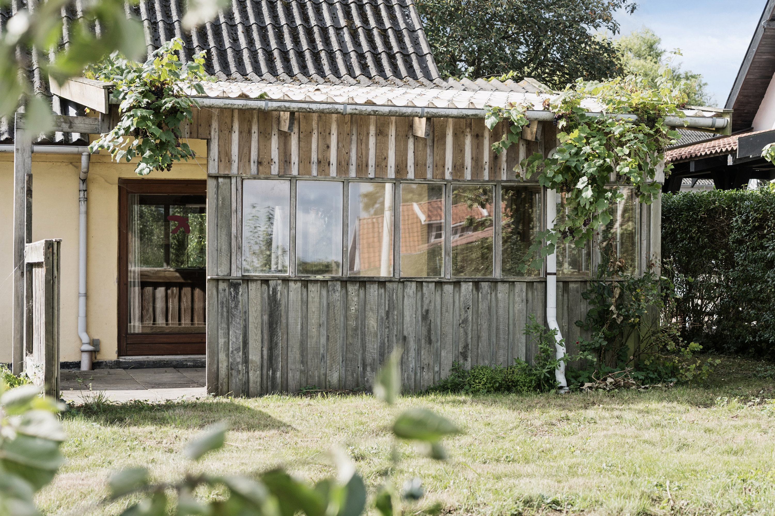 Fremhævet set fra haven billede i fuldskærmstilstand. Billede af Landevejen 79, Tuse, 4532 Gislinge