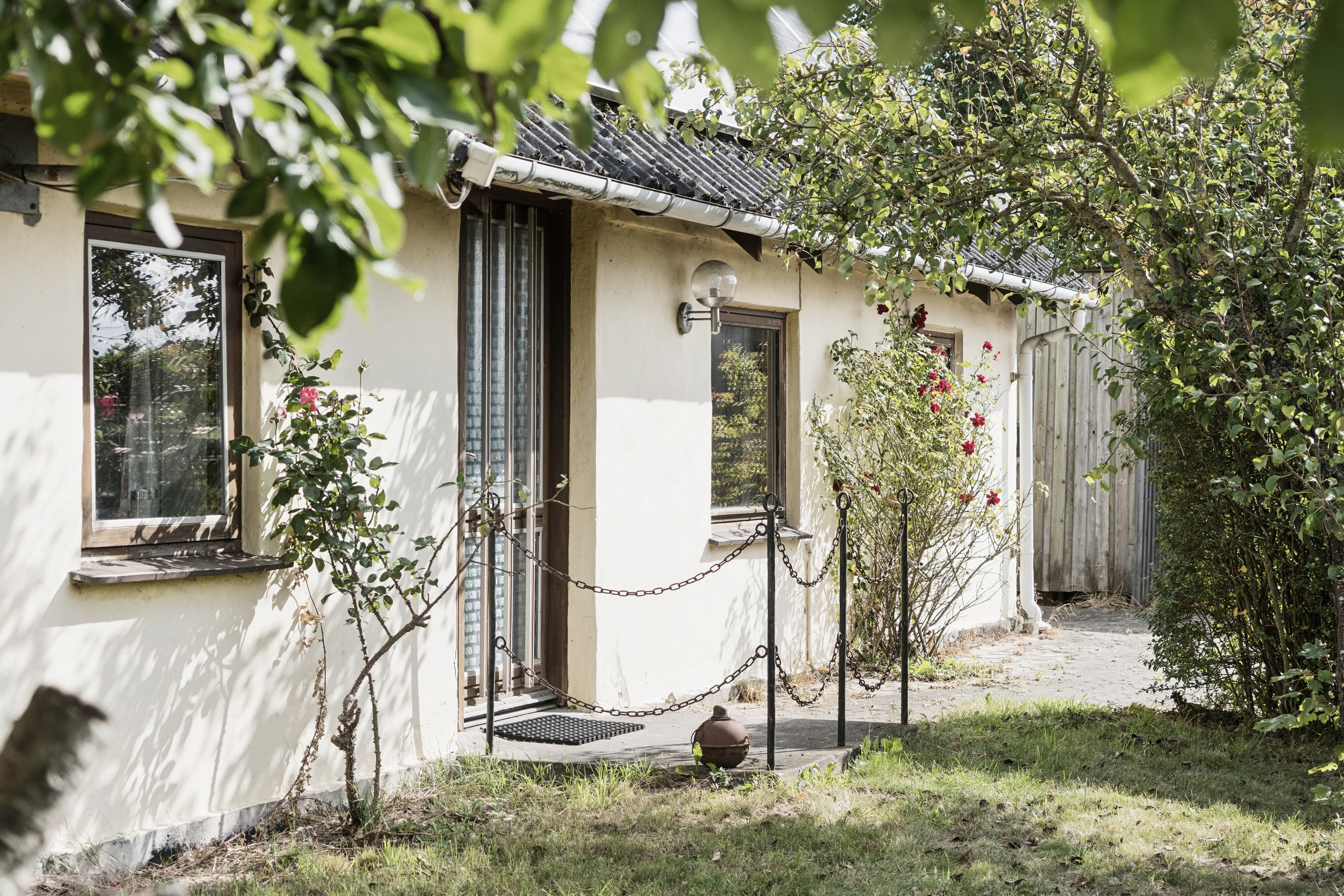 Fremhævet set fra haven billede i fuldskærmstilstand. Billede af Landevejen 79, Tuse, 4532 Gislinge