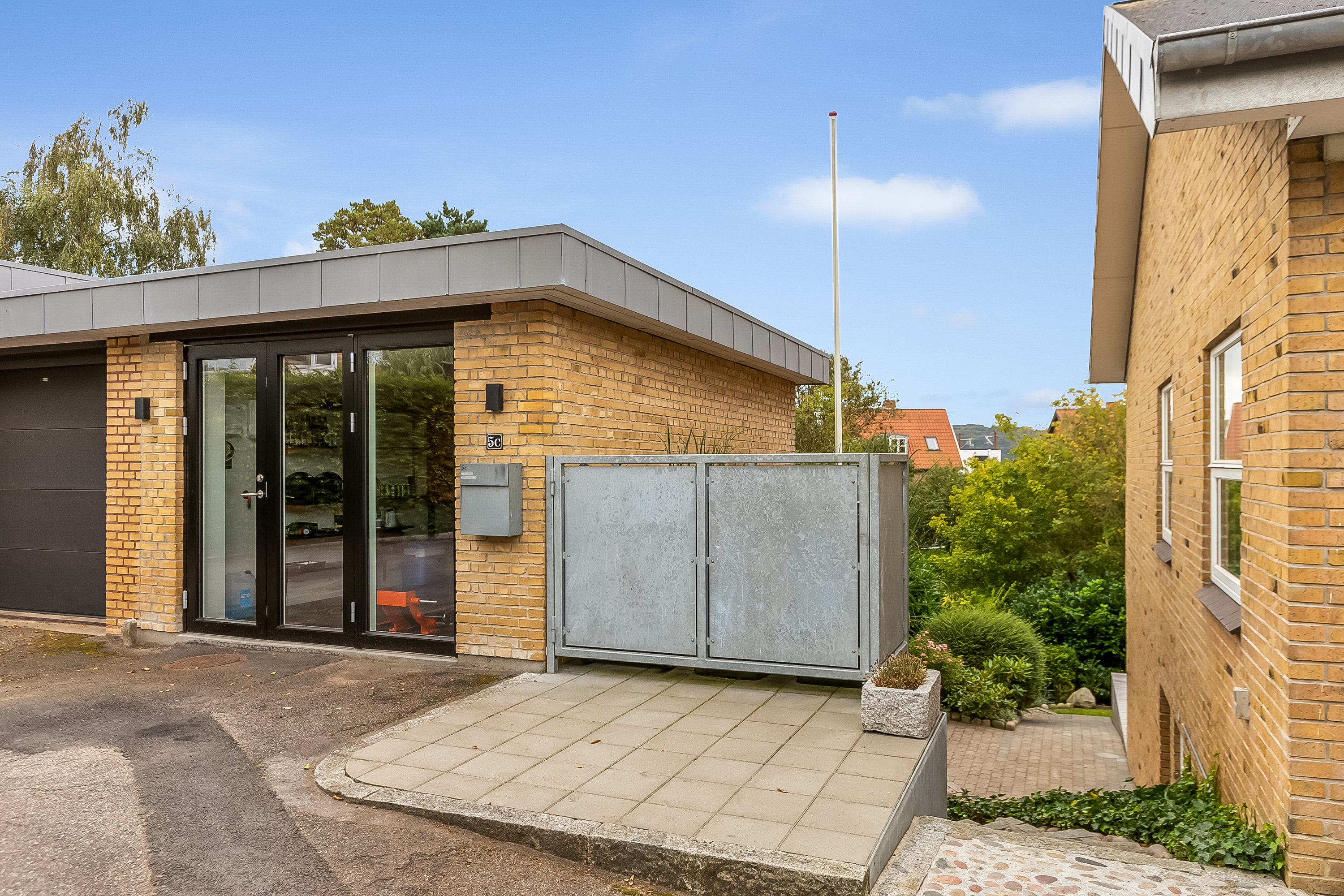 Fremhævet garage billede i fuldskærmstilstand. Billede af Viemosevej 5C, Bredballe, 7120 Vejle Øst