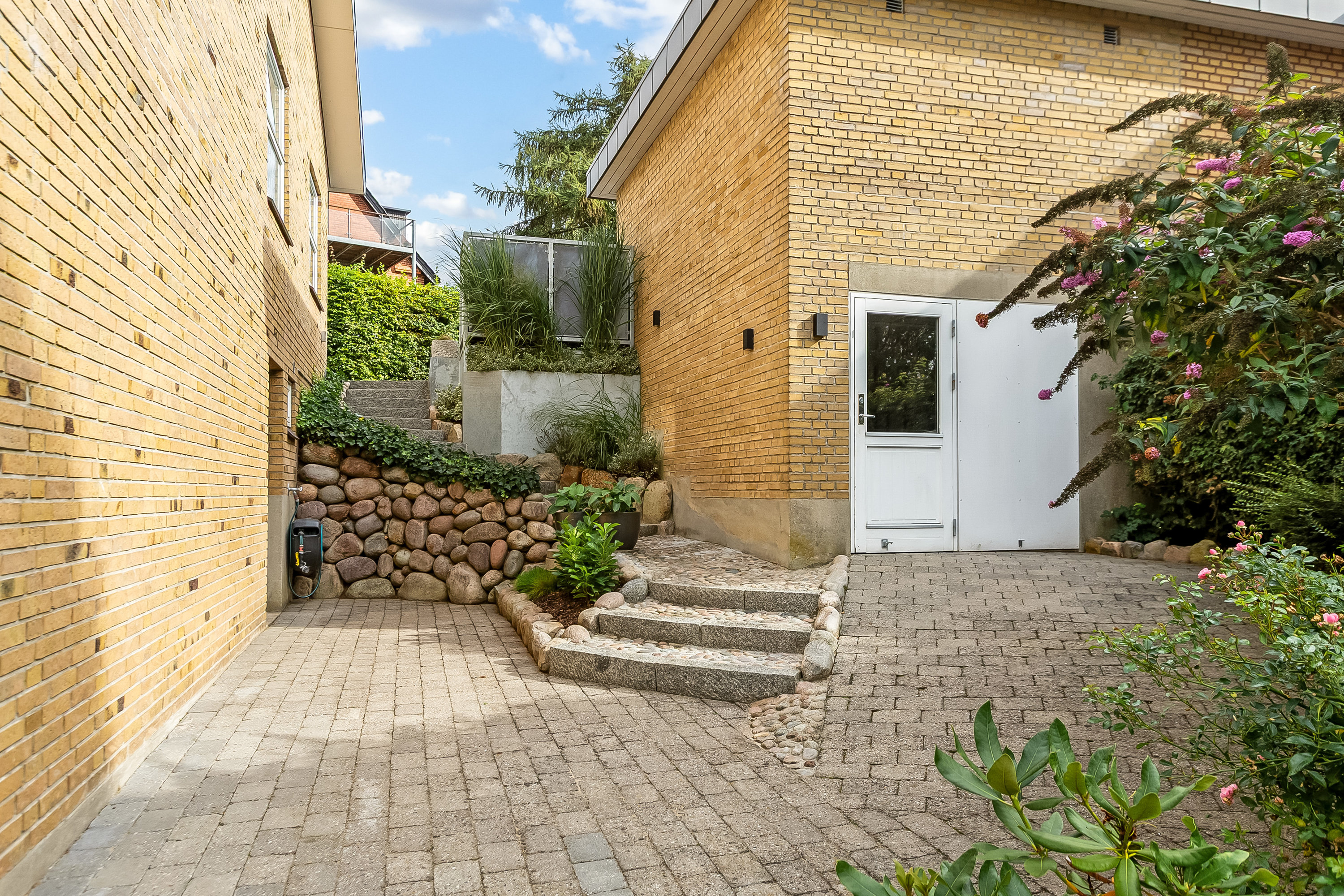 Fremhævet trappe billede i fuldskærmstilstand. Billede af Viemosevej 5C, Bredballe, 7120 Vejle Øst