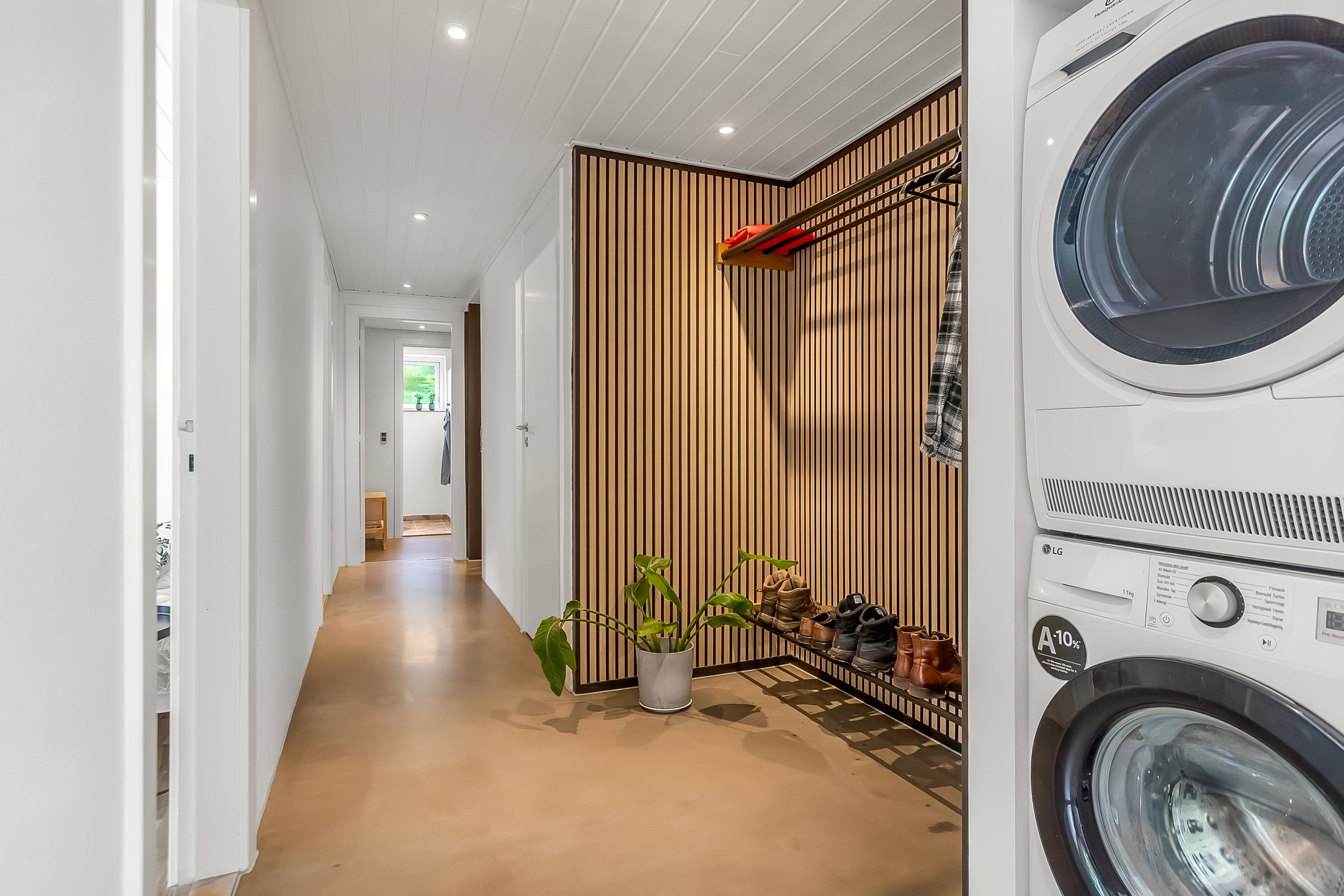 Fremhævet gang billede i fuldskærmstilstand. Billede af Viemosevej 5C, Bredballe, 7120 Vejle Øst