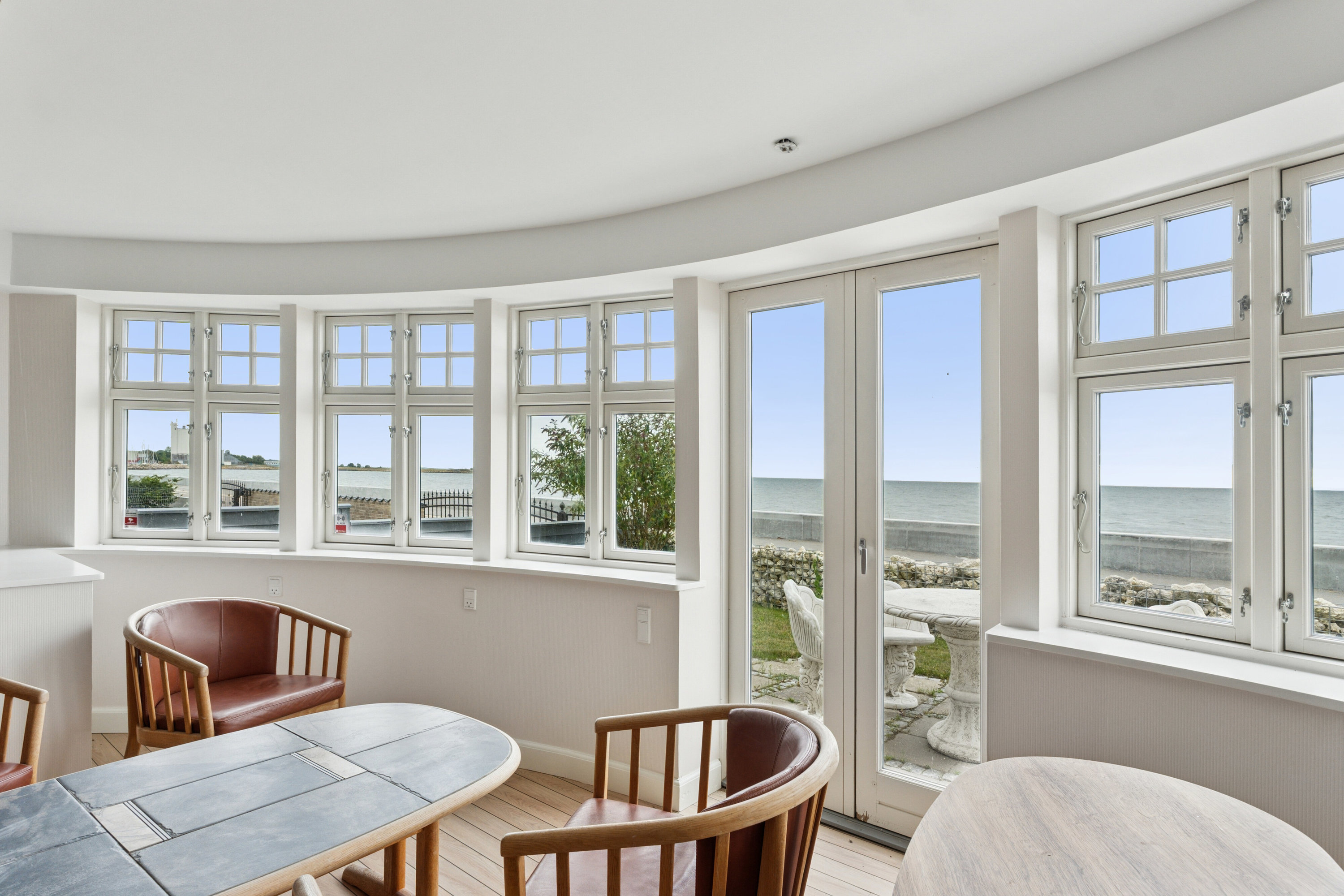 Fremhævet indendørs billede i fuldskærmstilstand. Billede af Strandvejen 48, 4654 Faxe Ladeplads