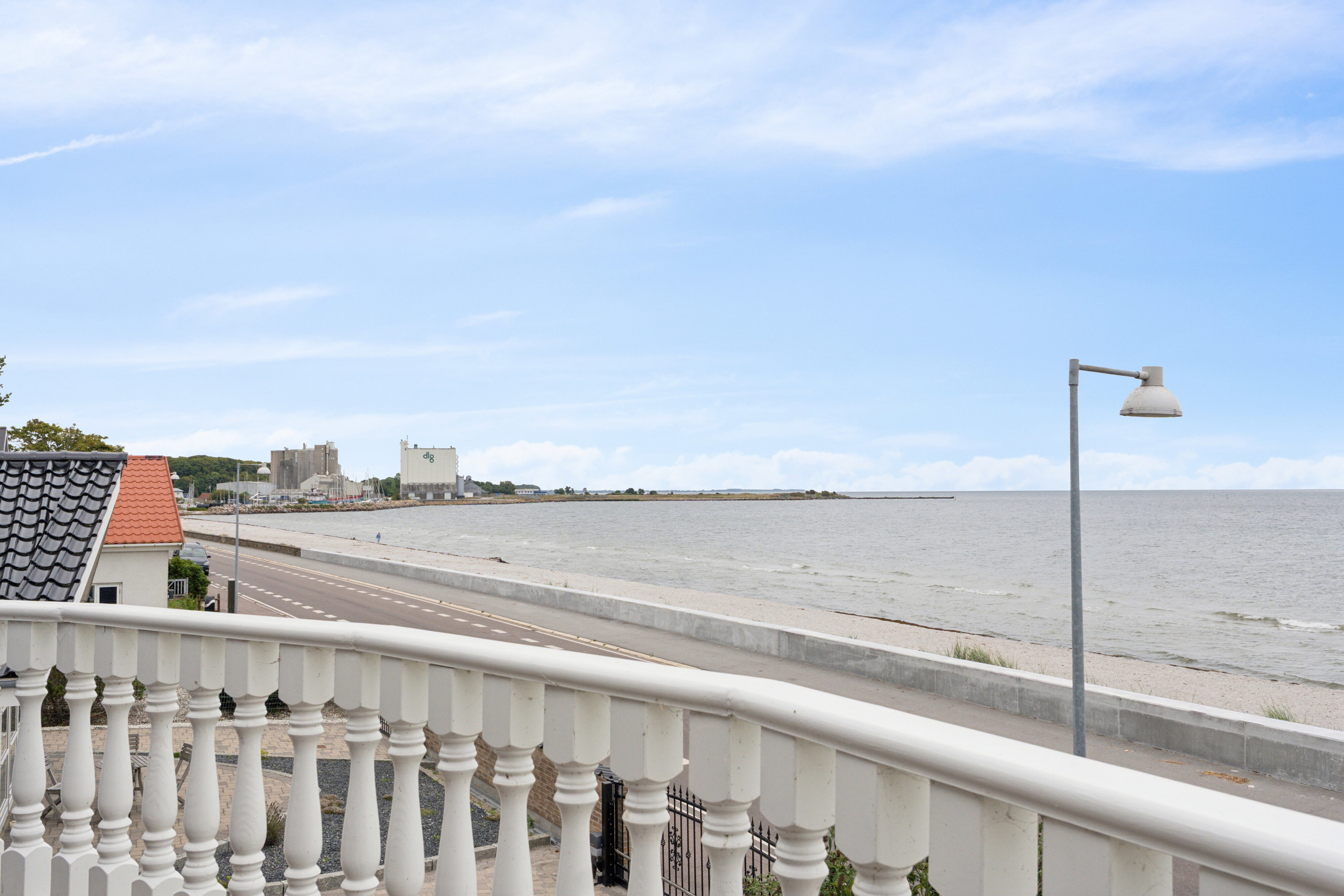 Fremhævet altan billede i fuldskærmstilstand. Billede af Strandvejen 48, 4654 Faxe Ladeplads