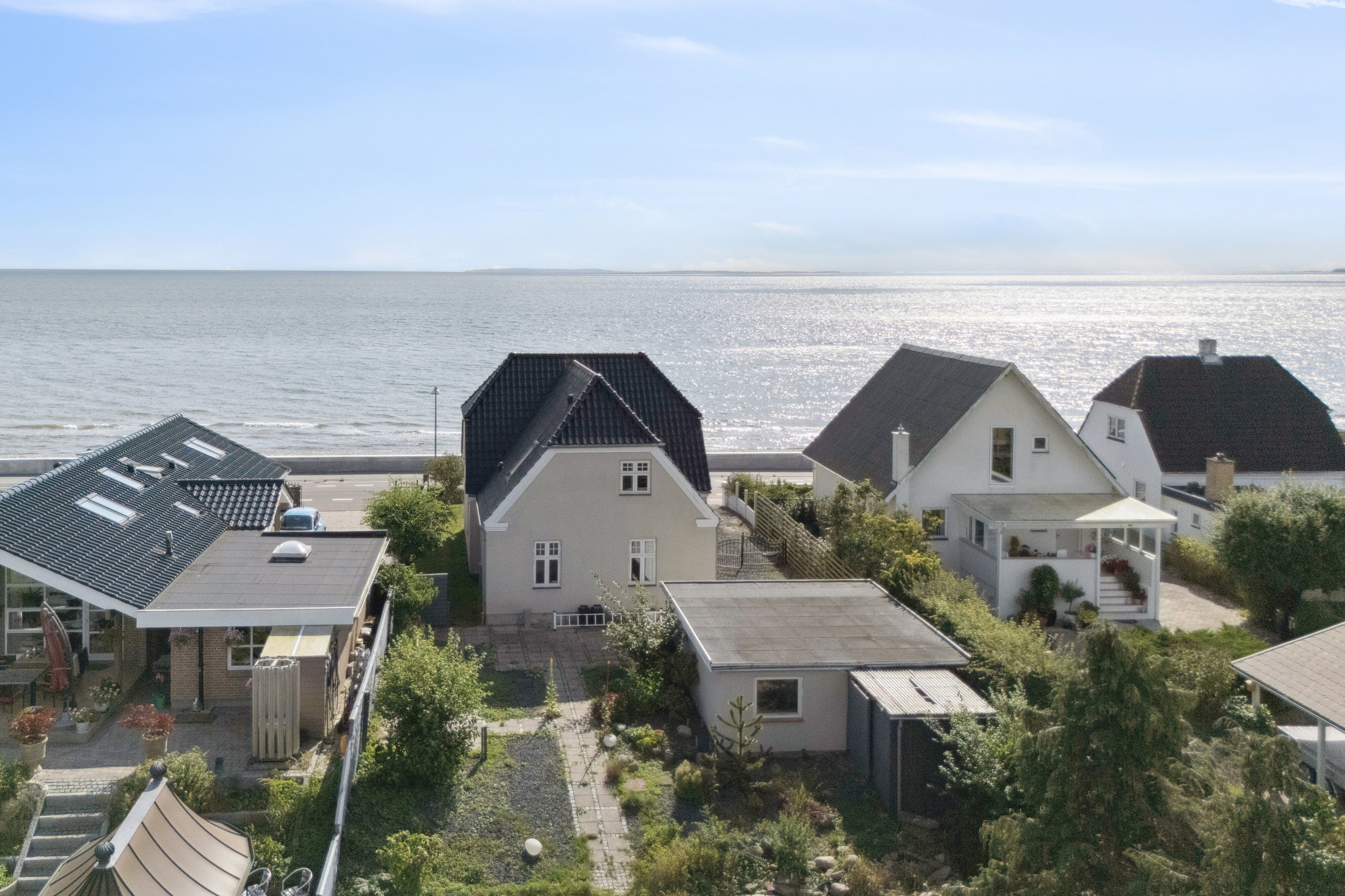 Fremhævet udendørs billede i fuldskærmstilstand. Billede af Strandvejen 48, 4654 Faxe Ladeplads