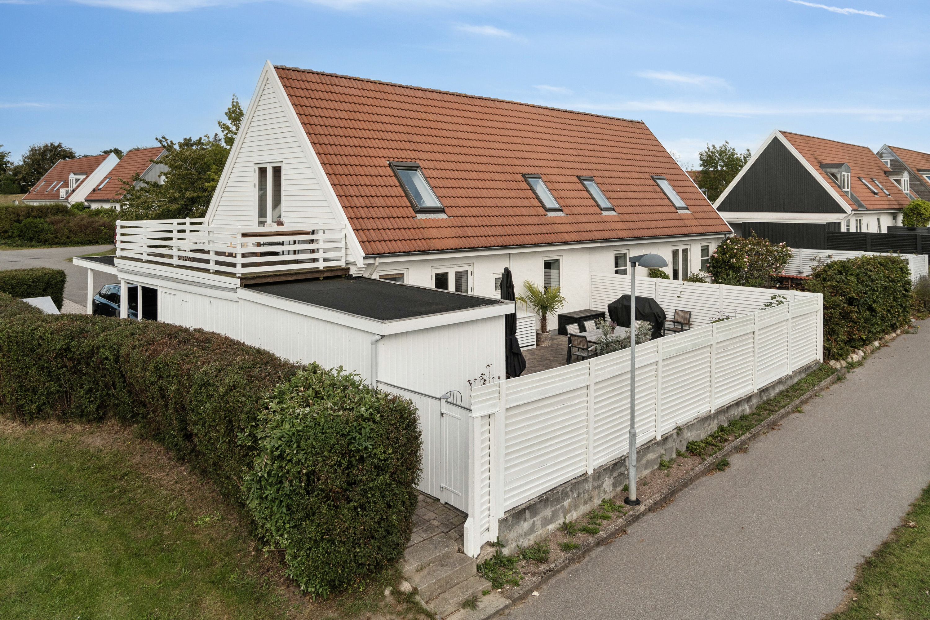 Fremhævet set fra vejen billede i fuldskærmstilstand. Billede af Fenrisvej 68, Allerup, 4300 Holbæk