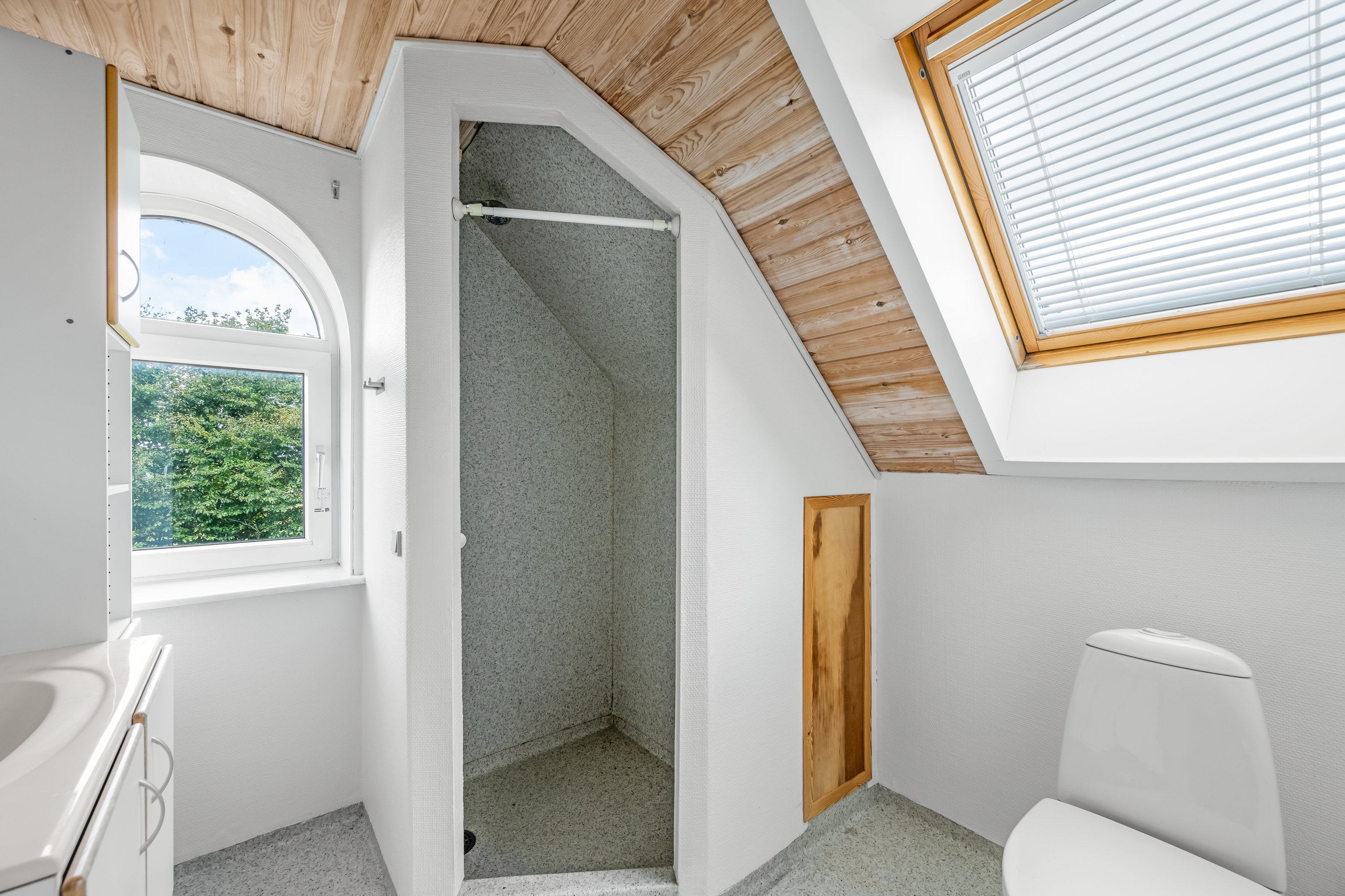 Fremhævet toilet billede i fuldskærmstilstand. Billede af Videbækvej 2, Faster, 6900 Skjern