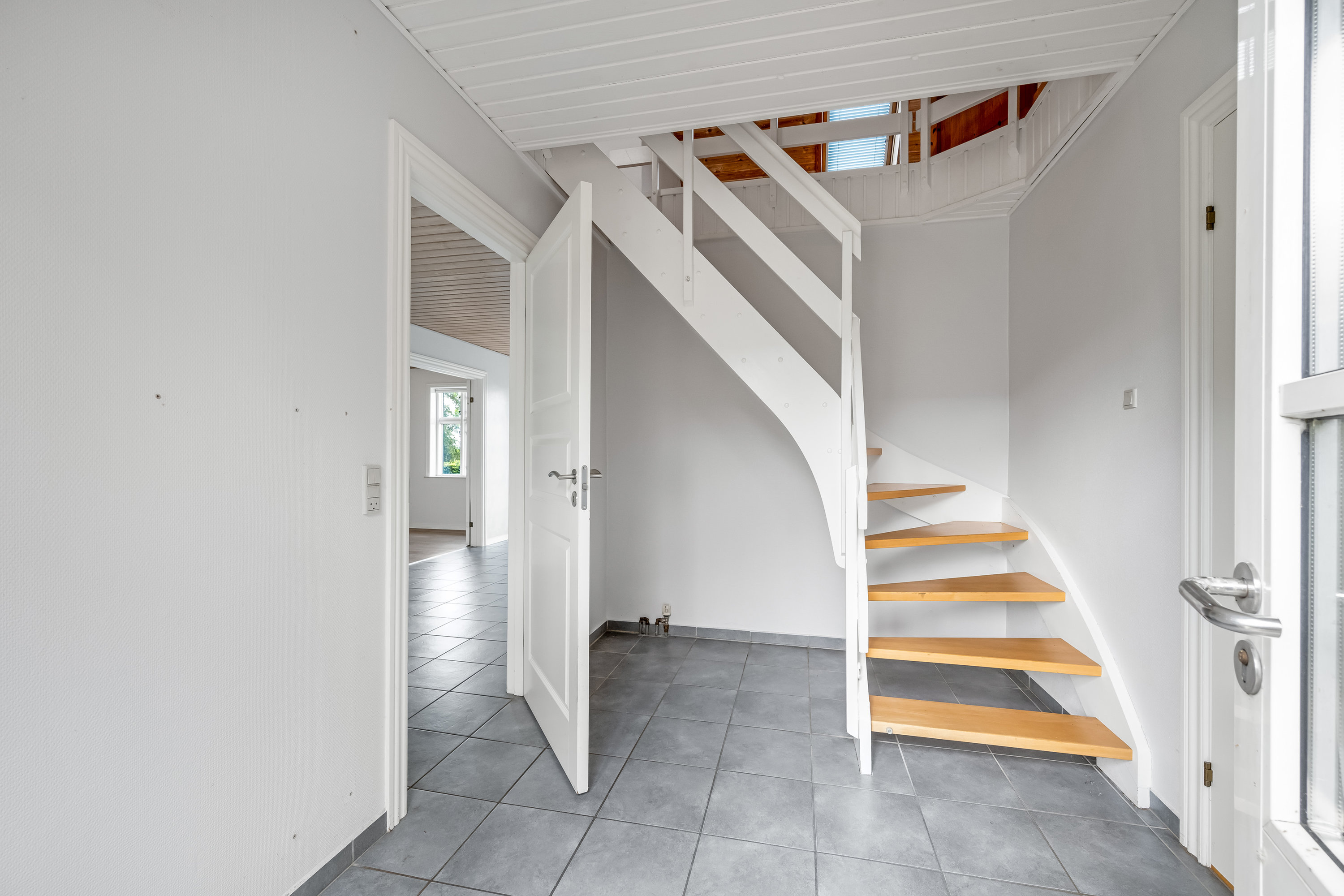 Fremhævet gang billede i fuldskærmstilstand. Billede af Videbækvej 2, Faster, 6900 Skjern