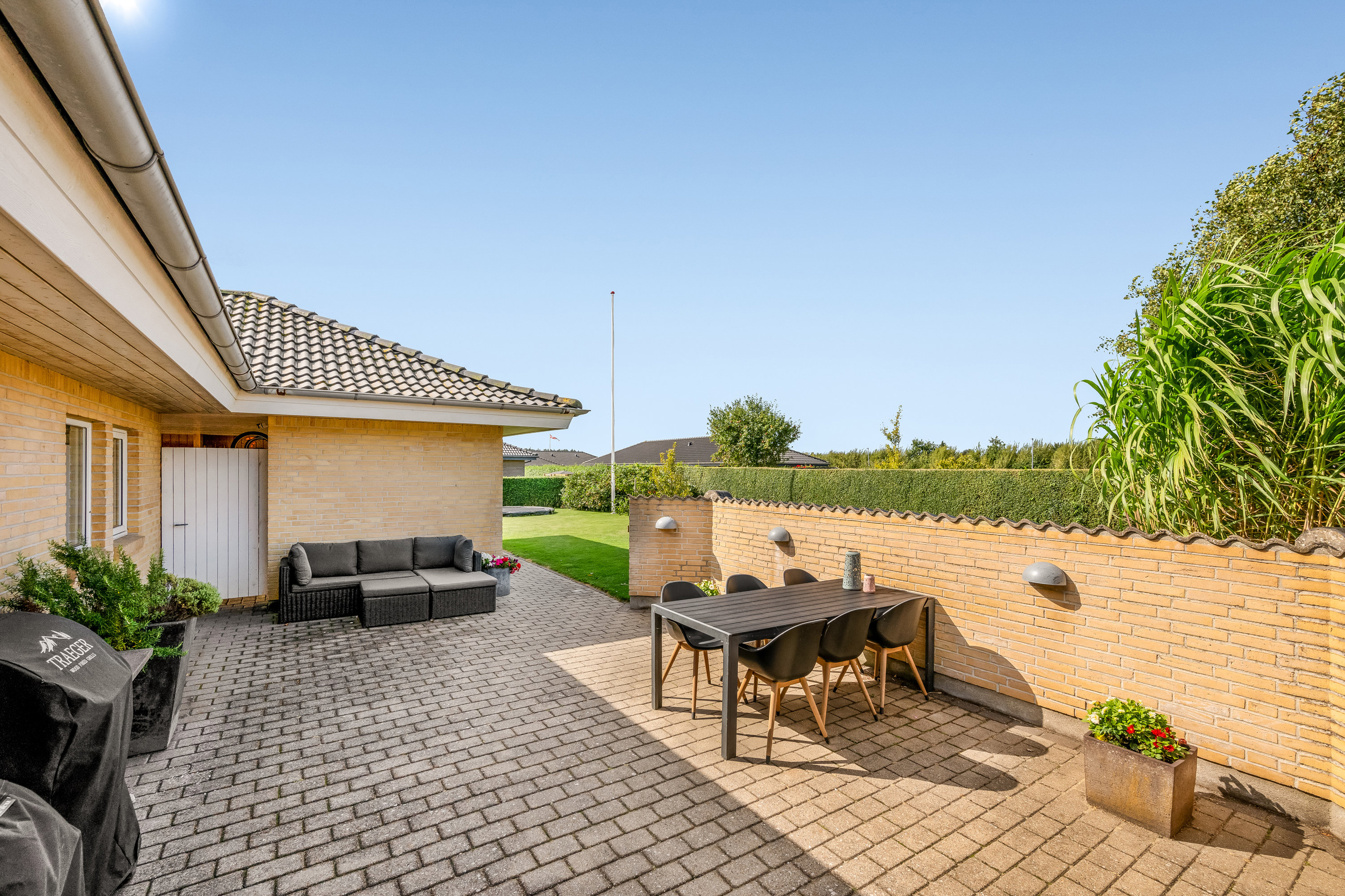 Fremhævet terrasse billede i fuldskærmstilstand. Billede af Blæsenborg Alle 37, Rindum, 6950 Ringkøbing