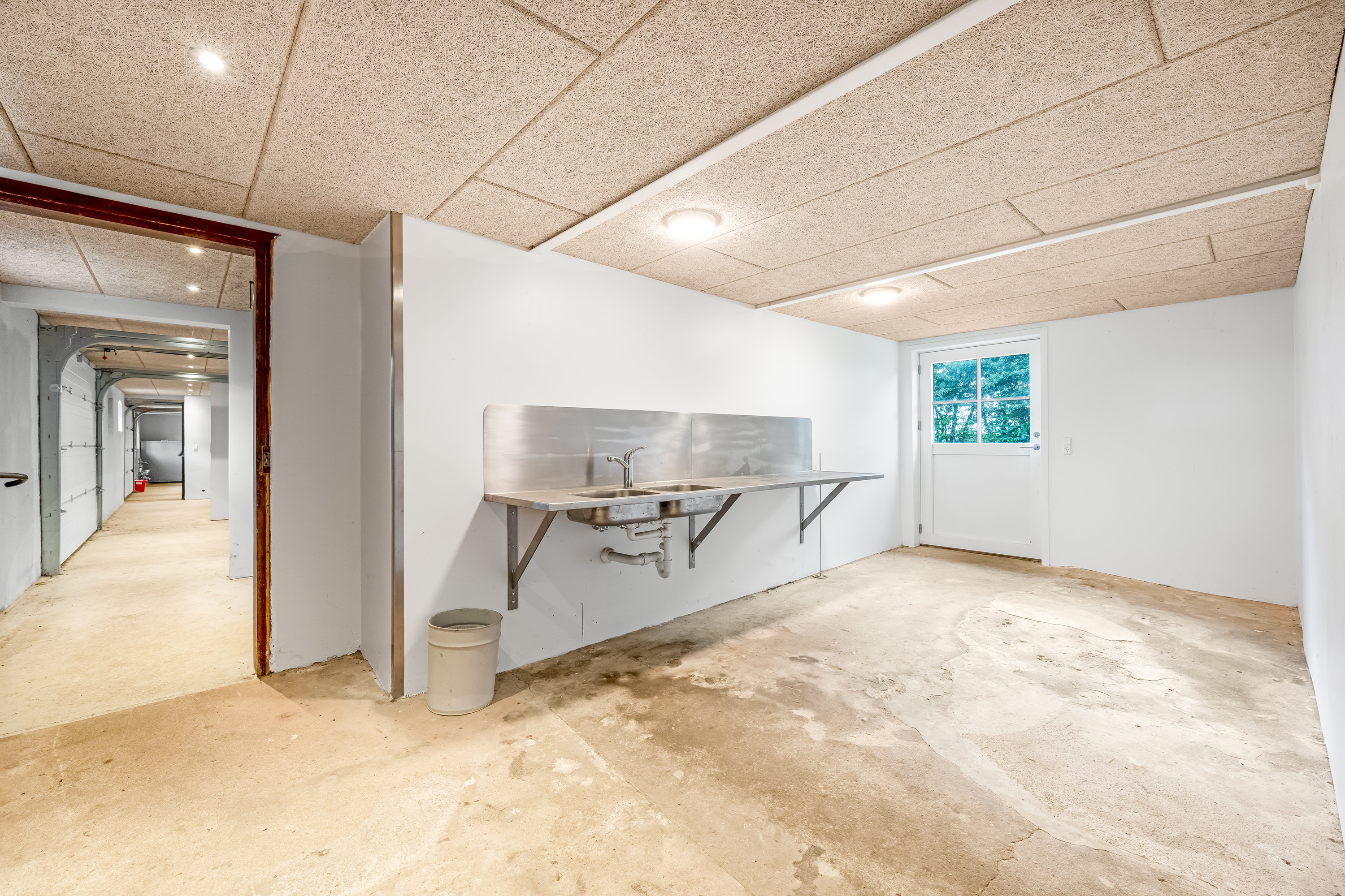 Fremhævet garage billede i fuldskærmstilstand. Billede af Videbækvej 2, Faster, 6900 Skjern