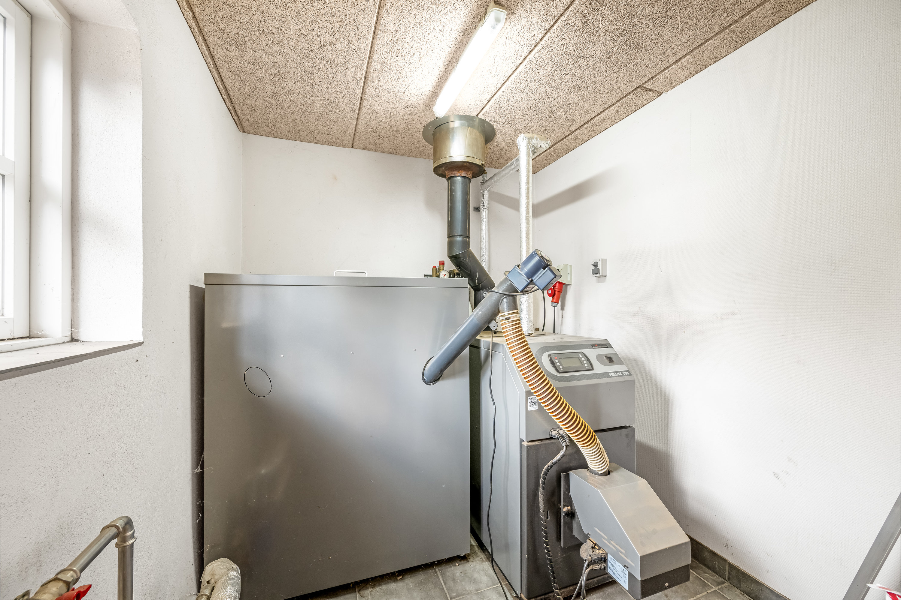 Fremhævet pillefyr  billede i fuldskærmstilstand. Billede af Videbækvej 2, Faster, 6900 Skjern