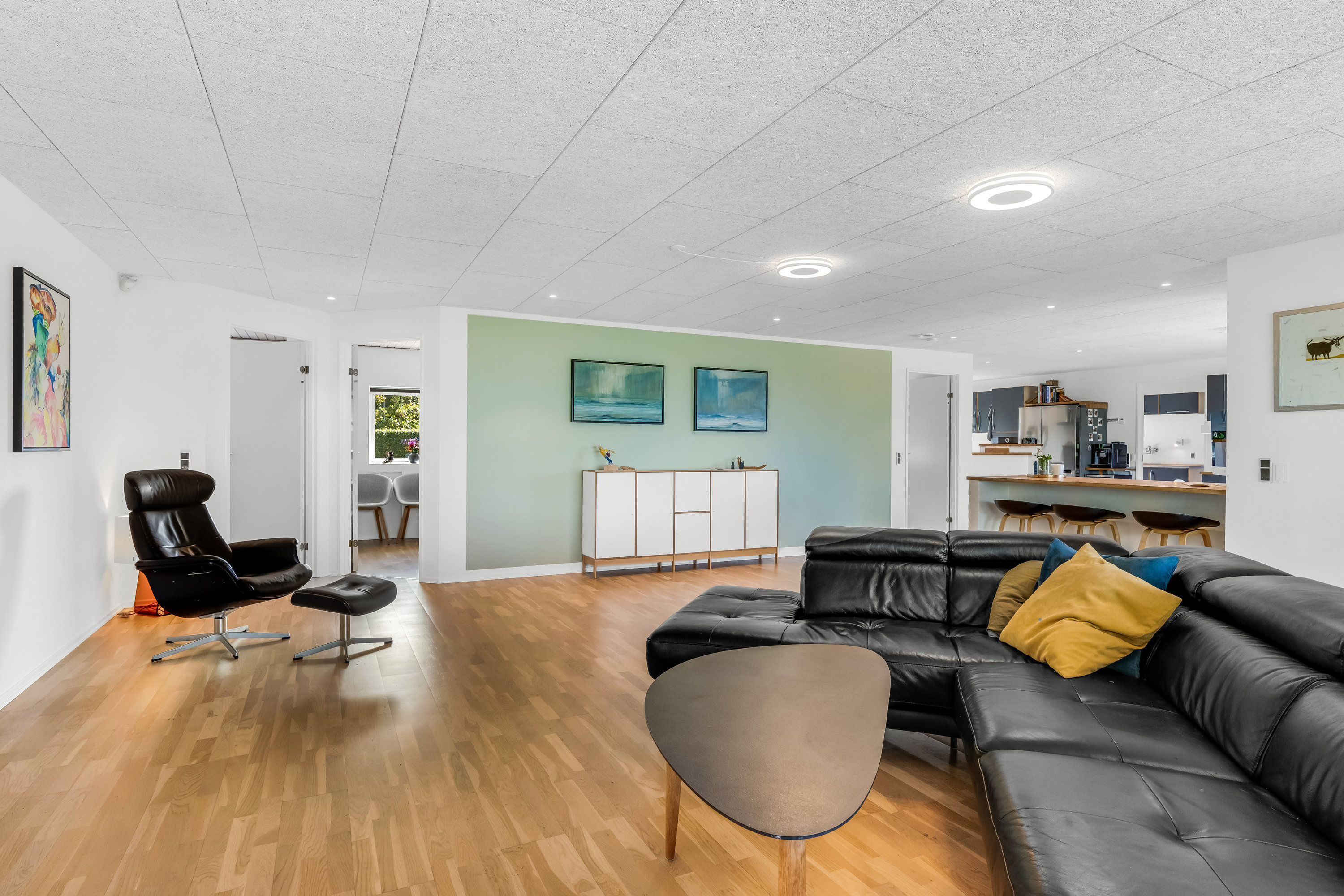 Fremhævet stue billede i fuldskærmstilstand. Billede af Blæsenborg Alle 37, Rindum, 6950 Ringkøbing