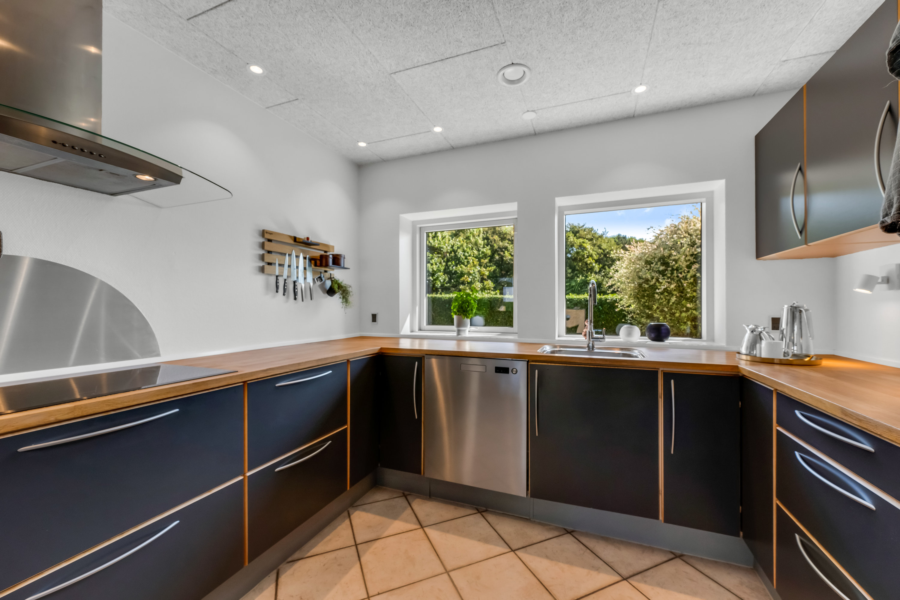 Fremhævet køkken billede i fuldskærmstilstand. Billede af Blæsenborg Alle 37, Rindum, 6950 Ringkøbing