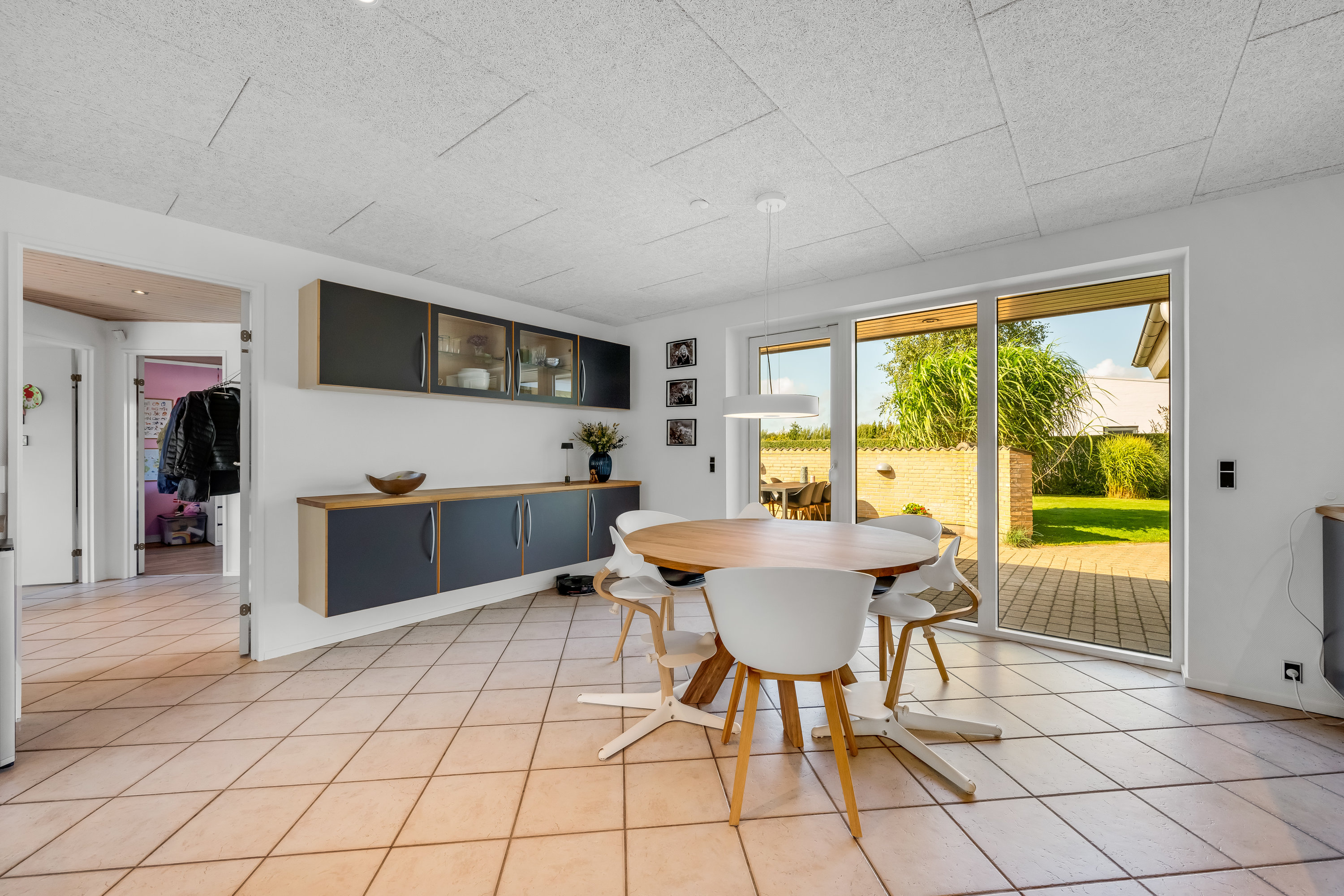 Fremhævet stue billede i fuldskærmstilstand. Billede af Blæsenborg Alle 37, Rindum, 6950 Ringkøbing