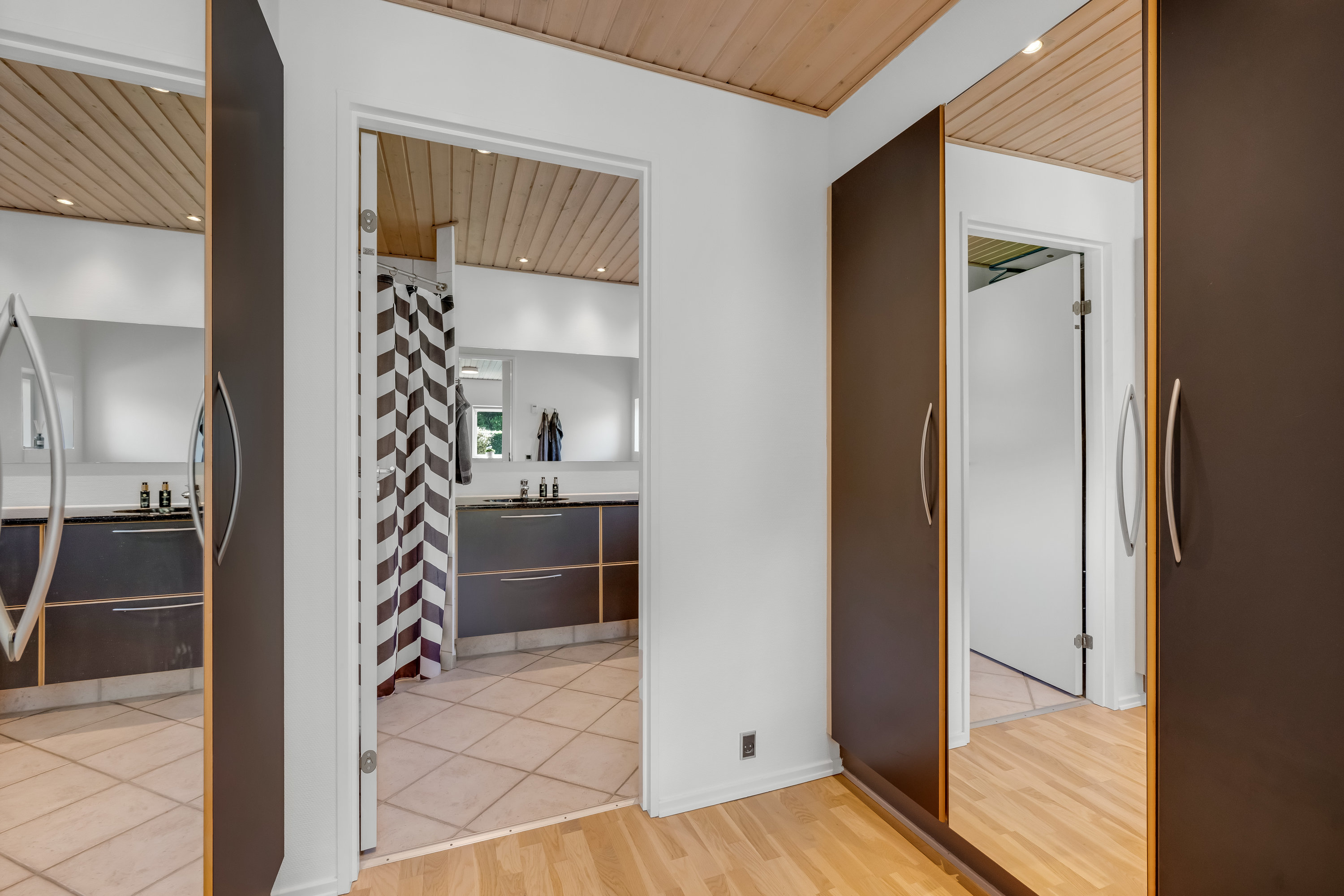 Fremhævet gang billede i fuldskærmstilstand. Billede af Blæsenborg Alle 37, Rindum, 6950 Ringkøbing