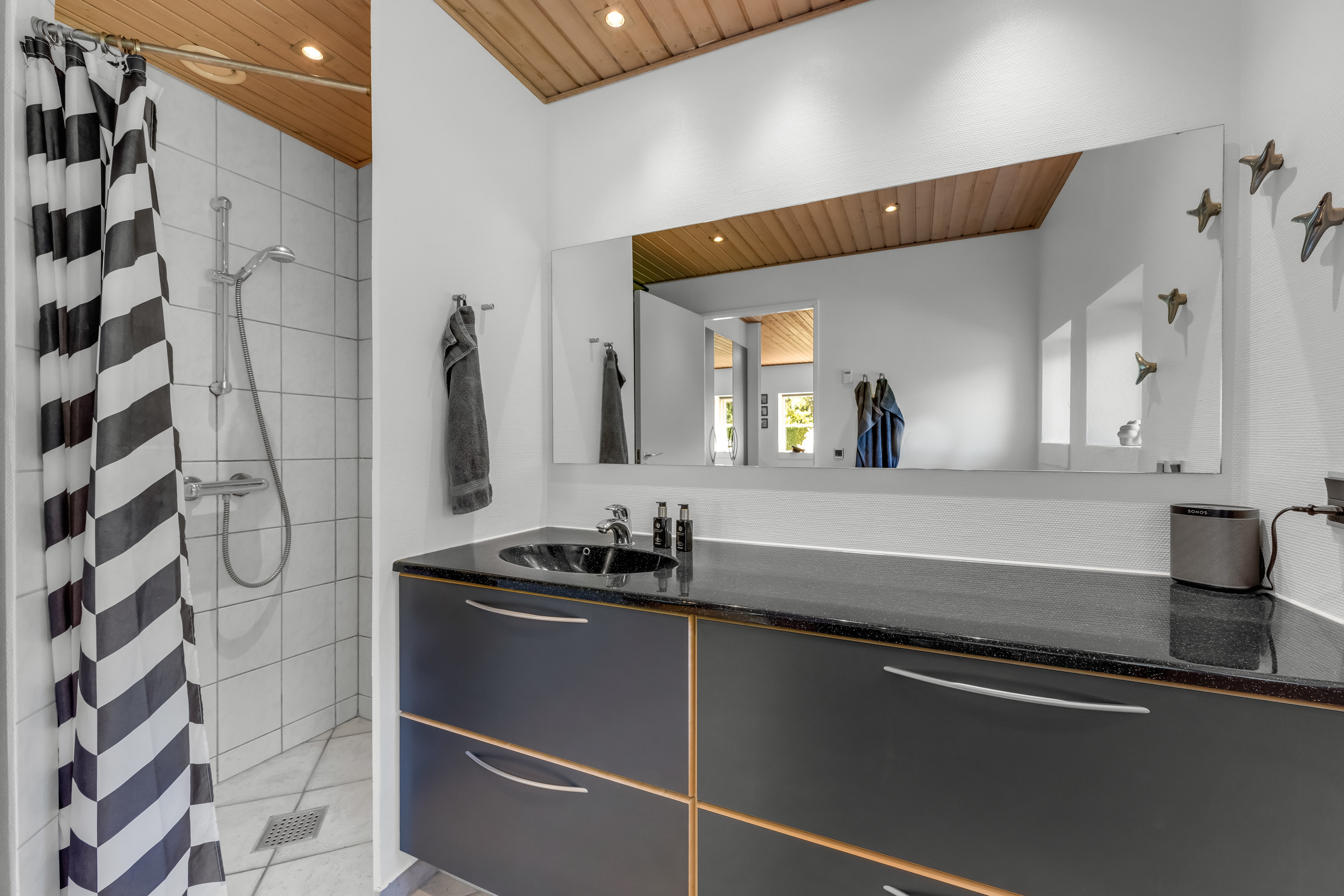 Fremhævet badeværelse billede i fuldskærmstilstand. Billede af Blæsenborg Alle 37, Rindum, 6950 Ringkøbing