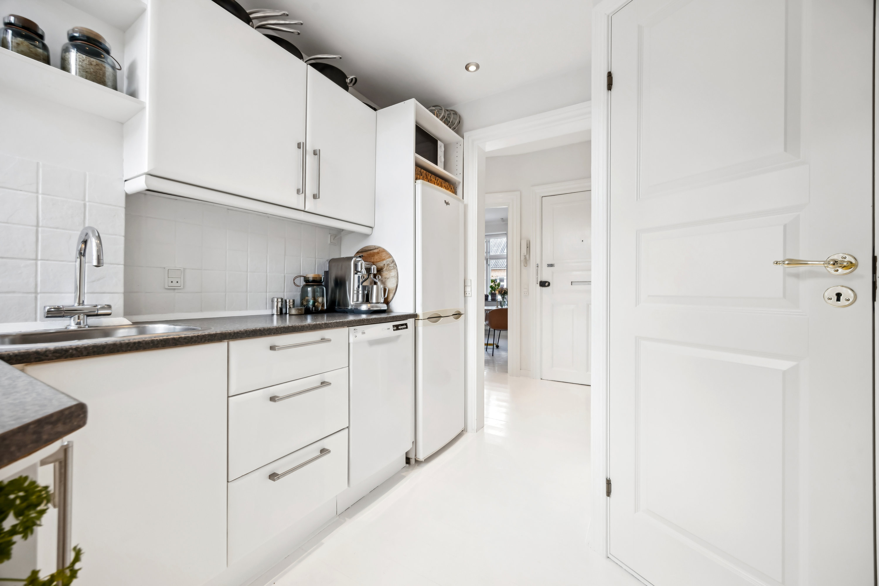 Fremhævet køkken billede i fuldskærmstilstand. Billede af Møensgade 2, 1. th., 9000 Aalborg